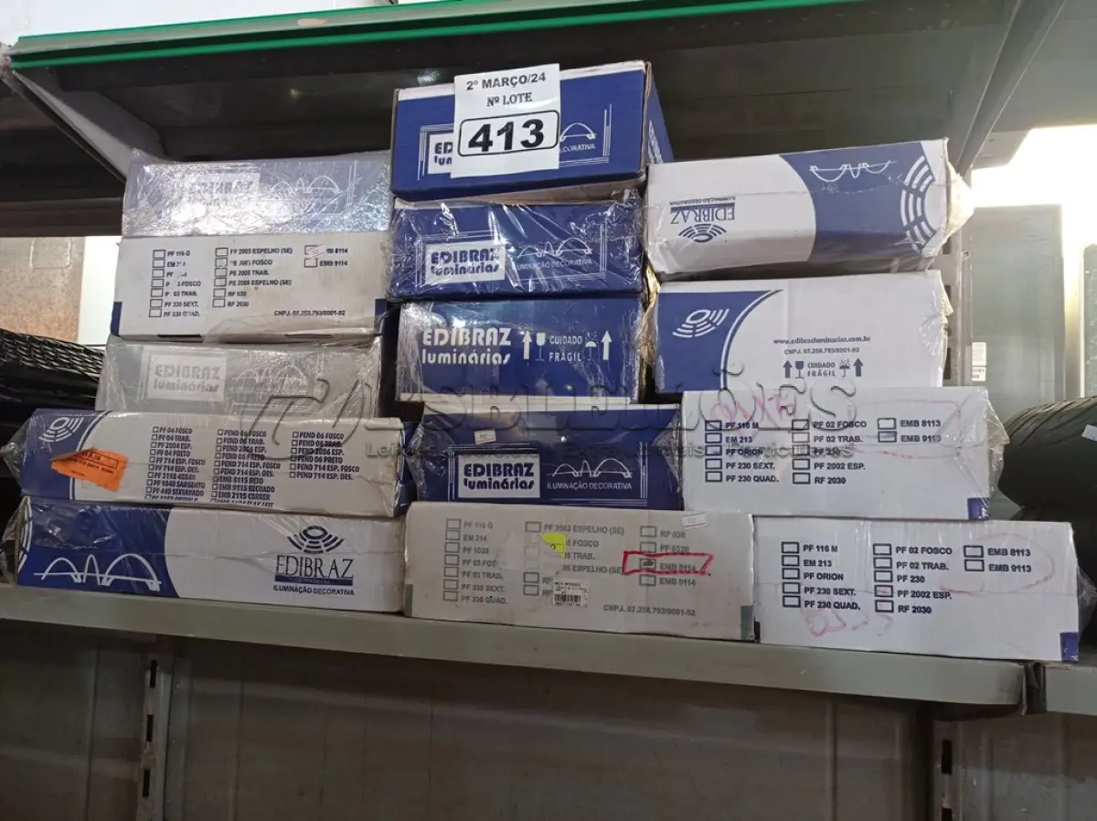 LOTE 413 - 01 LOTE COM VÁRIAS LUMINÁRIAS MARCAS E MODELOS DIVERSOS. (NO ESTADO) ATENÇÃO! FAZER A VISITAÇÃO ANTES DE ARREMATAR, NÃO SABEMOS SE FUNCIONA. LEILÃO NÃO TEM GARANTIA E NEM DEVOLUÇÃO, SUJEITO A POSSÍVEIS AVARIAS VISÍVEIS/OCULTAS E/OU AUSÊNCIA DE COMPONENTES.