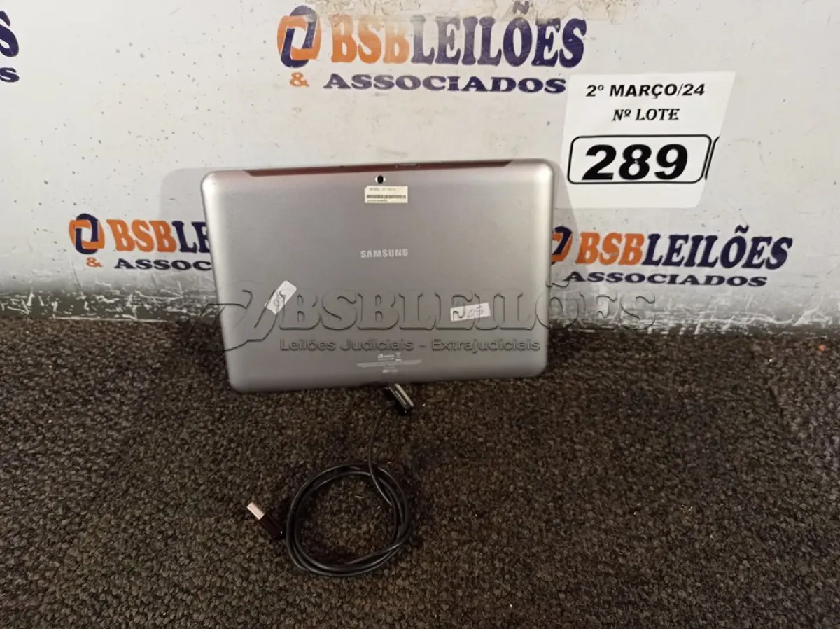 LOTE 289 - 01 TABLET SAMSUNG TAB2 TELA 10.1” COM CABO. (NO ESTADO) ATENÇÃO! FAZER A VISITAÇÃO ANTES DE ARREMATAR, NÃO SABEMOS SE FUNCIONA. LEILÃO NÃO TEM GARANTIA E NEM DEVOLUÇÃO, SUJEITO A POSSÍVEIS AVARIAS VISÍVEIS/OCULTAS E/OU AUSÊNCIA DE COMPONENTES.