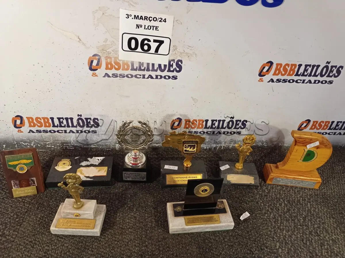 LOTE 067 - 01 LOTE COM PLACAS COMEMORATIVAS DIVERSAS. (NO ESTADO) ATENÇÃO! FAZER A VISITAÇÃO ANTES DE ARREMATAR, NÃO SABEMOS SE FUNCIONA. LEILÃO NÃO TEM GARANTIA E NEM DEVOLUÇÃO, SUJEITO A POSSÍVEIS AVARIAS VISÍVEIS/OCULTAS E/OU AUSÊNCIA DE COMPONENTES.