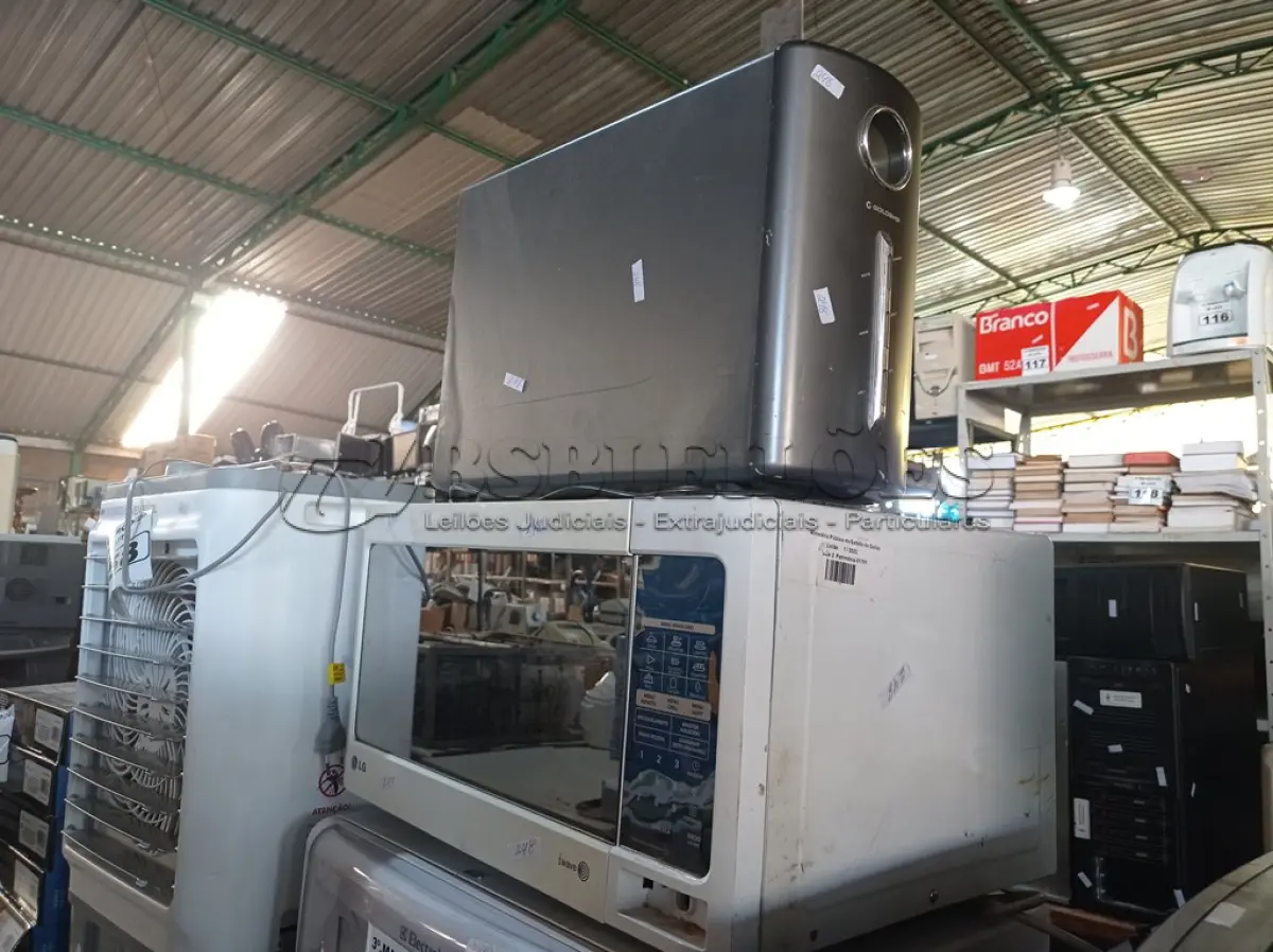 LOTE 257 - 01 SUBWOOFER E 02 MICRO-ONDAS MARCAS E MODELOS DIVERSOS. (NO ESTADO) ATENÇÃO! FAZER A VISITAÇÃO ANTES DE ARREMATAR, NÃO SABEMOS SE FUNCIONA. LEILÃO NÃO TEM GARANTIA E NEM DEVOLUÇÃO, SUJEITO A POSSÍVEIS AVARIAS VISÍVEIS/OCULTAS E/OU AUSÊNCIA DE COMPONENTES.