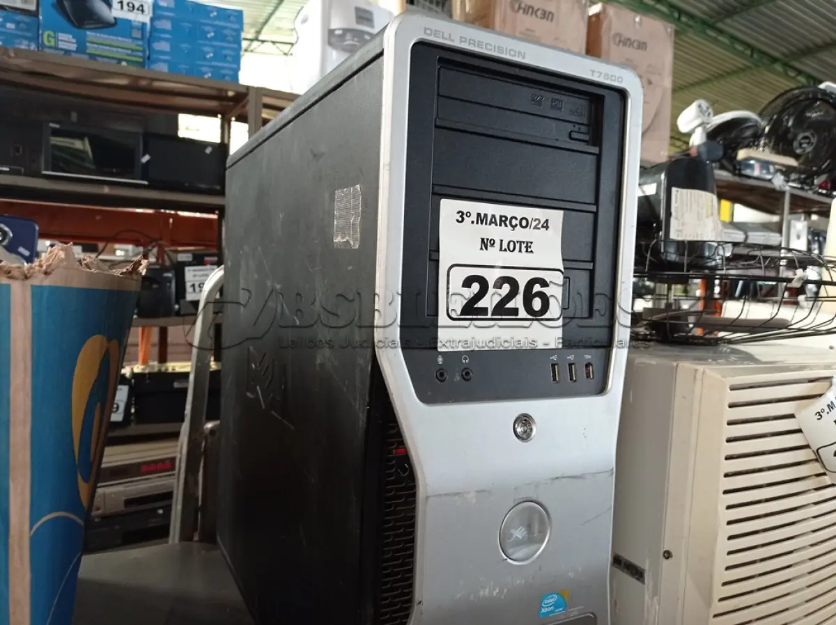 LOTE 226 - 01 SERVIDOR MARCA DELL. (NO ESTADO) ATENÇÃO! FAZER A VISITAÇÃO ANTES DE ARREMATAR, NÃO SABEMOS SE FUNCIONA. LEILÃO NÃO TEM GARANTIA E NEM DEVOLUÇÃO, SUJEITO A POSSÍVEIS AVARIAS VISÍVEIS/OCULTAS E/OU AUSÊNCIA DE COMPONENTES.