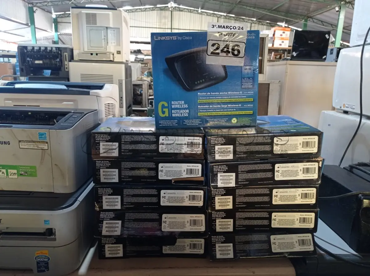 LOTE 246 - 11 ROTEADORES CISCO WRT54G2. (NO ESTADO) ATENÇÃO! FAZER A VISITAÇÃO ANTES DE ARREMATAR, NÃO SABEMOS SE FUNCIONA. LEILÃO NÃO TEM GARANTIA E NEM DEVOLUÇÃO, SUJEITO A POSSÍVEIS AVARIAS VISÍVEIS/OCULTAS E/OU AUSÊNCIA DE COMPONENTES.