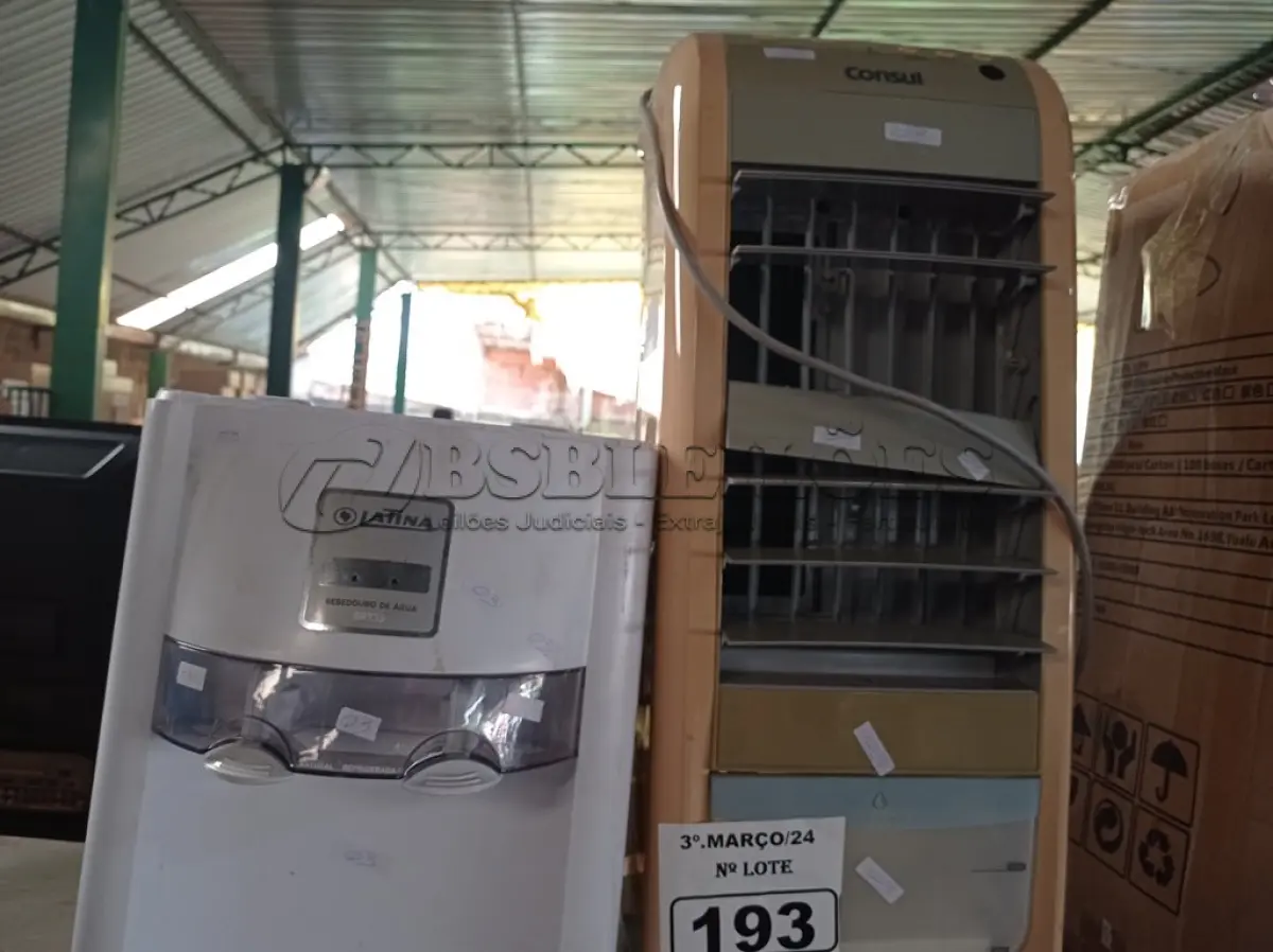 LOTE 193 - 01 BEBEDOURO PARA GARRAFÃO E 01 CLIMATIZADOR DE AR MARCAS E MODELOS DIVERSOS. (NO ESTADO) ATENÇÃO! FAZER A VISITAÇÃO ANTES DE ARREMATAR, NÃO SABEMOS SE FUNCIONA. LEILÃO NÃO TEM GARANTIA E NEM DEVOLUÇÃO, SUJEITO A POSSÍVEIS AVARIAS VISÍVEIS/OCULTAS E/OU AUSÊNCIA DE COMPONENTES.