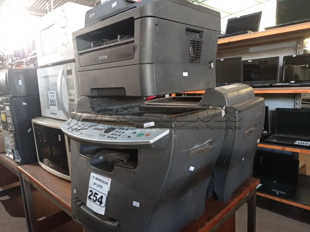 LOTE 254 - 03 IMPRESSORAS MARCAS E MODELOS DIVERSOS PARA RETIRADA DE PEÇAS. (NO ESTADO) ATENÇÃO! FAZER A VISITAÇÃO ANTES DE ARREMATAR, NÃO SABEMOS SE FUNCIONA. LEILÃO NÃO TEM GARANTIA E NEM DEVOLUÇÃO, SUJEITO A POSSÍVEIS AVARIAS VISÍVEIS/OCULTAS E/OU AUSÊNCIA DE COMPONENTES.