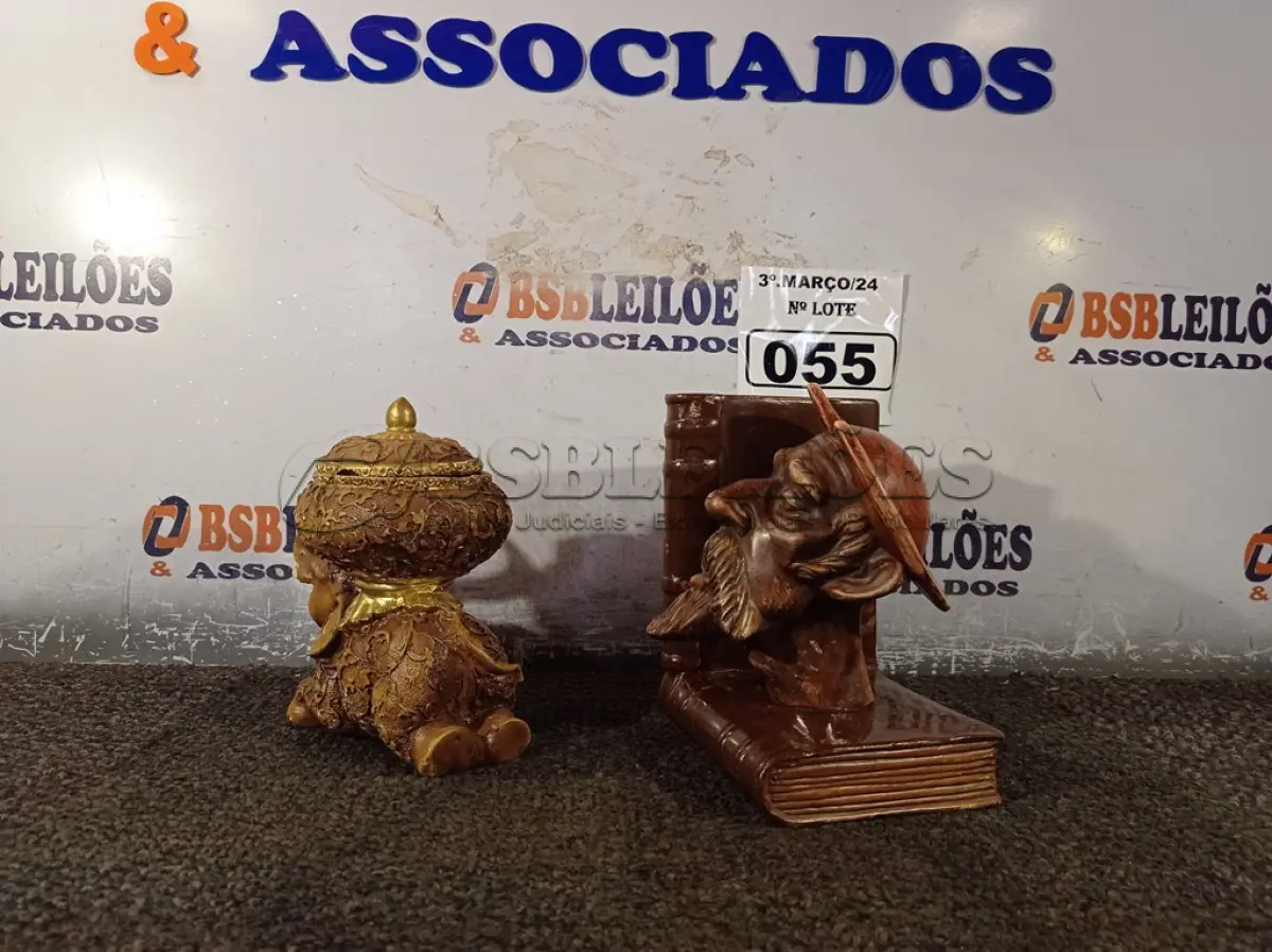 LOTE 055 - 02 ESCULTURAS. (NO ESTADO) ATENÇÃO! FAZER A VISITAÇÃO ANTES DE ARREMATAR, NÃO SABEMOS SE FUNCIONA. LEILÃO NÃO TEM GARANTIA E NEM DEVOLUÇÃO, SUJEITO A POSSÍVEIS AVARIAS VISÍVEIS/OCULTAS E/OU AUSÊNCIA DE COMPONENTES.