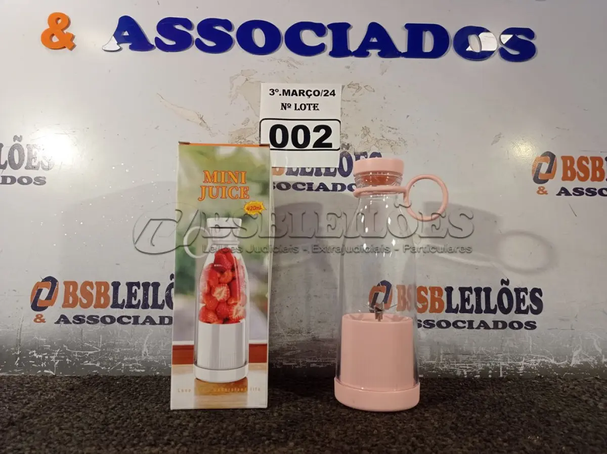 LOTE 002 - 01 LIQUIDIFICADOR PORTÁTIL. (NO ESTADO) ATENÇÃO! FAZER A VISITAÇÃO ANTES DE ARREMATAR, NÃO SABEMOS SE FUNCIONA. LEILÃO NÃO TEM GARANTIA E NEM DEVOLUÇÃO, SUJEITO A POSSÍVEIS AVARIAS VISÍVEIS/OCULTAS E/OU AUSÊNCIA DE COMPONENTES.