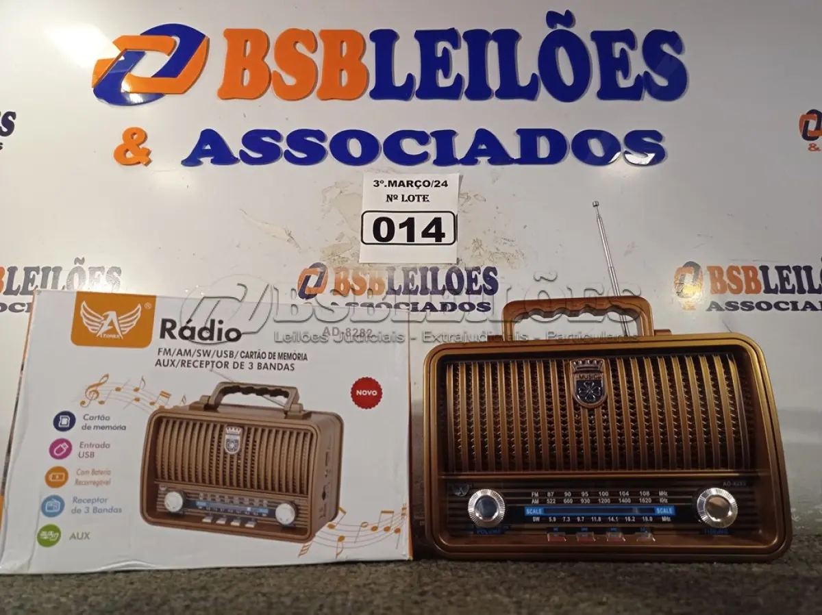 LOTE 014 - 01 RADIO AM/FM/SW/USB/CARTÃO DE MEMÓRIA/AUXILIAR/RECEPTOR DE 3BANDAS. (NO ESTADO) ATENÇÃO! FAZER A VISITAÇÃO ANTES DE ARREMATAR, NÃO SABEMOS SE FUNCIONA. LEILÃO NÃO TEM GARANTIA E NEM DEVOLUÇÃO, SUJEITO A POSSÍVEIS AVARIAS VISÍVEIS/OCULTAS E/OU AUSÊNCIA DE COMPONENTES.