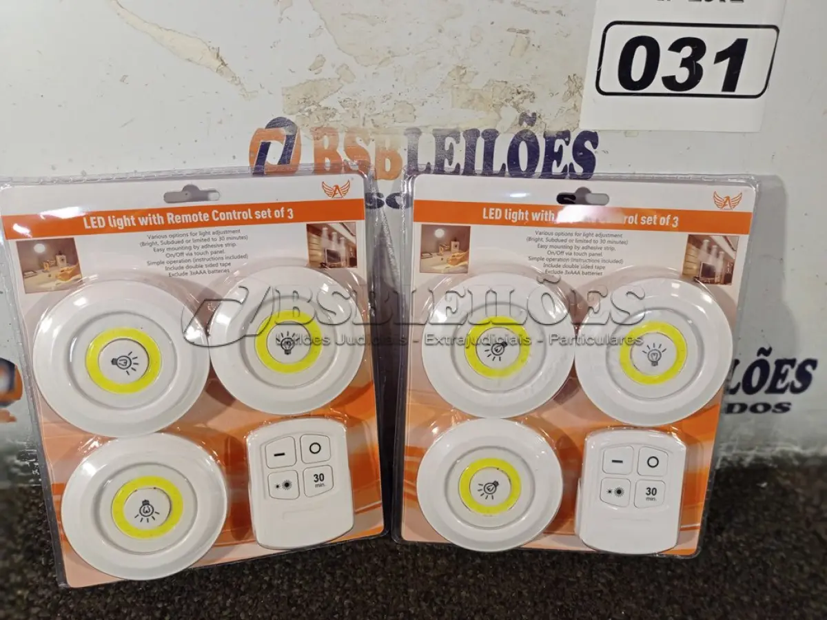 LOTE 031 - 02 KIT’S DE LÂMPADAS DE LED COM CONTROLE REMOTO. (NO ESTADO) ATENÇÃO! FAZER A VISITAÇÃO ANTES DE ARREMATAR, NÃO SABEMOS SE FUNCIONA. LEILÃO NÃO TEM GARANTIA E NEM DEVOLUÇÃO, SUJEITO A POSSÍVEIS AVARIAS VISÍVEIS/OCULTAS E/OU AUSÊNCIA DE COMPONENTES.