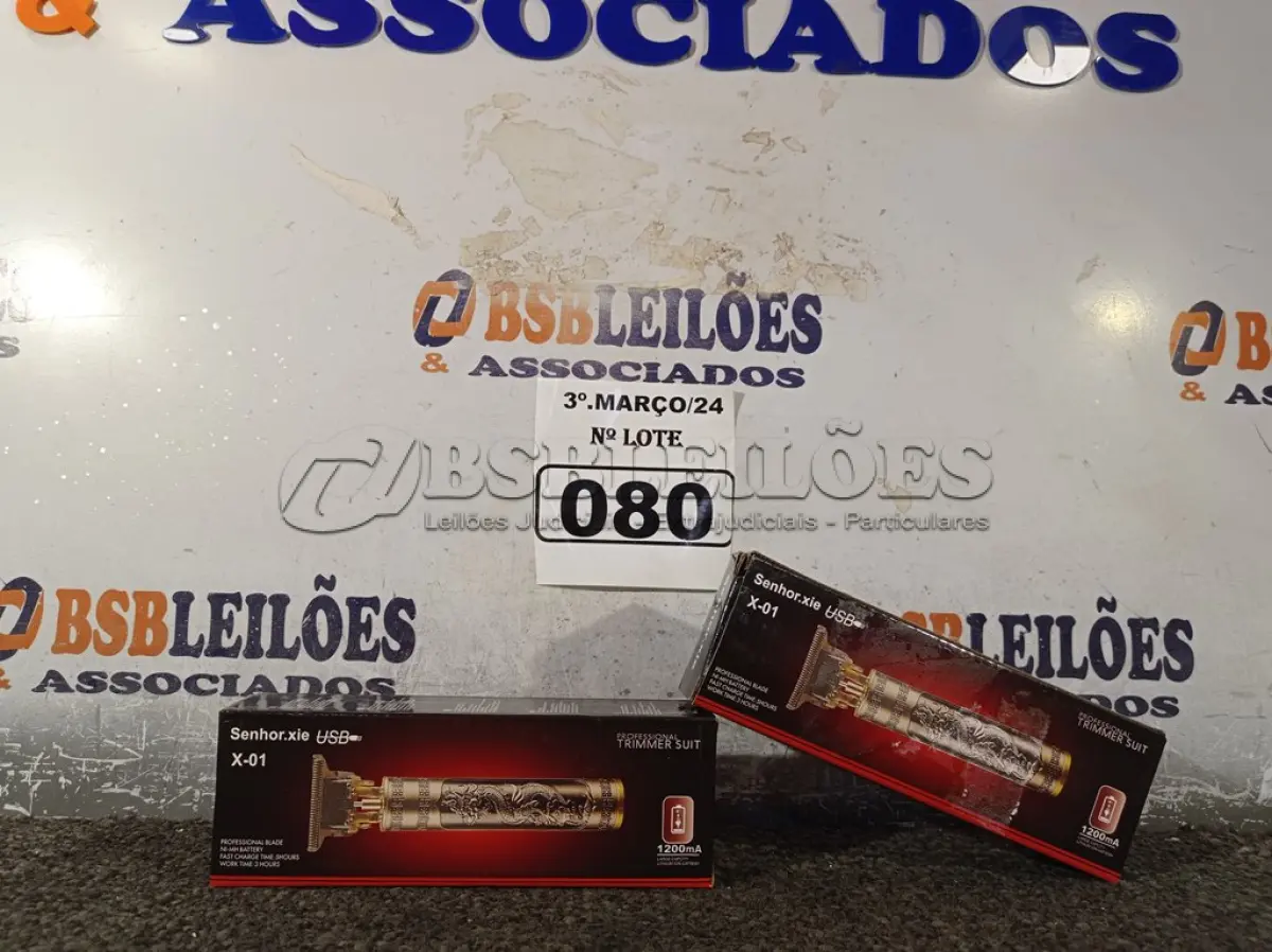 LOTE 080 - 02 MAQUINAS DE CORTAR CABELO. (NO ESTADO) ATENÇÃO! FAZER A VISITAÇÃO ANTES DE ARREMATAR, NÃO SABEMOS SE FUNCIONA. LEILÃO NÃO TEM GARANTIA E NEM DEVOLUÇÃO, SUJEITO A POSSÍVEIS AVARIAS VISÍVEIS/OCULTAS E/OU AUSÊNCIA DE COMPONENTES.