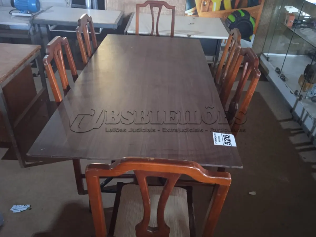LOTE 526 - 1 MESA C/ 06 CADEIRAS BASE DE FERRO DOBRÁVEL E TAMPO EM MADEIRA. (NO ESTADO) ATENÇÃO! FAZER A VISITAÇÃO ANTES DE ARREMATAR, NÃO SABEMOS SE FUNCIONA. LEILÃO NÃO TEM GARANTIA E NEM DEVOLUÇÃO, SUJEITO A POSSÍVEIS AVARIAS VISÍVEIS/OCULTAS E/OU AUSÊNCIA DE COMPONENTES.