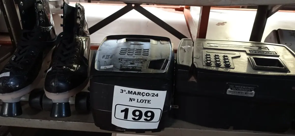 LOTE 199 - 02 RELÓGIOS DE PONTO E 01 PATINS. (NO ESTADO) ATENÇÃO! FAZER A VISITAÇÃO ANTES DE ARREMATAR, NÃO SABEMOS SE FUNCIONA. LEILÃO NÃO TEM GARANTIA E NEM DEVOLUÇÃO, SUJEITO A POSSÍVEIS AVARIAS VISÍVEIS/OCULTAS E/OU AUSÊNCIA DE COMPONENTES.