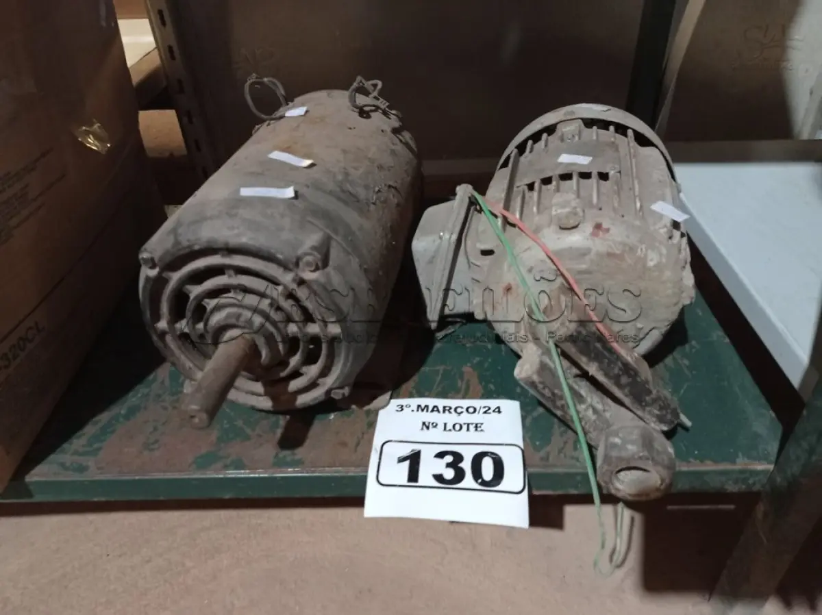 LOTE 130 - 02 MOTORES ELÉTRICOS MARCAS E MODELOS DIVERSOS. (NO ESTADO) ATENÇÃO! FAZER A VISITAÇÃO ANTES DE ARREMATAR, NÃO SABEMOS SE FUNCIONA. LEILÃO NÃO TEM GARANTIA E NEM DEVOLUÇÃO, SUJEITO A POSSÍVEIS AVARIAS VISÍVEIS/OCULTAS E/OU AUSÊNCIA DE COMPONENTES.