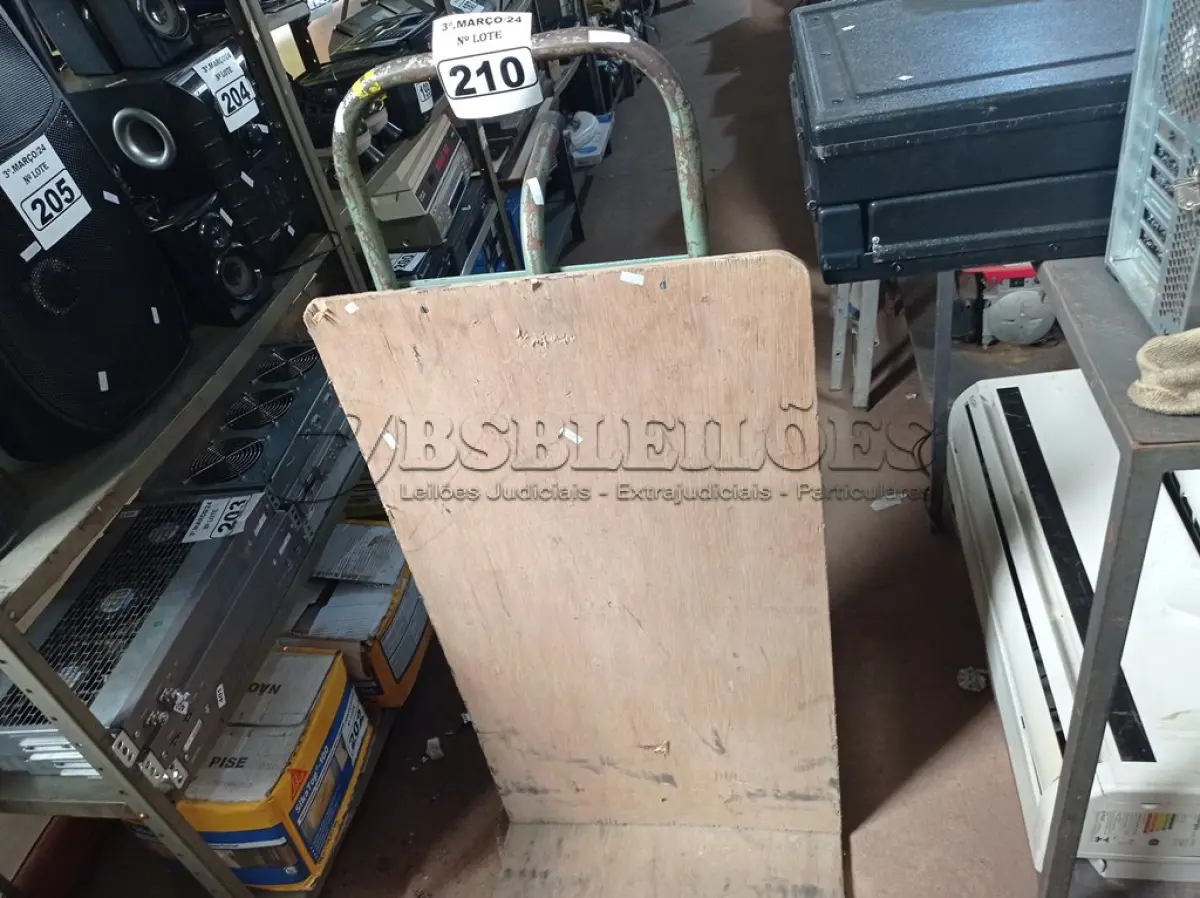 LOTE 210 - 01 CARRINHO PARA TRANSPORTE DE CARGAS. (NO ESTADO) ATENÇÃO! FAZER A VISITAÇÃO ANTES DE ARREMATAR, NÃO SABEMOS SE FUNCIONA. LEILÃO NÃO TEM GARANTIA E NEM DEVOLUÇÃO, SUJEITO A POSSÍVEIS AVARIAS VISÍVEIS/OCULTAS E/OU AUSÊNCIA DE COMPONENTES.