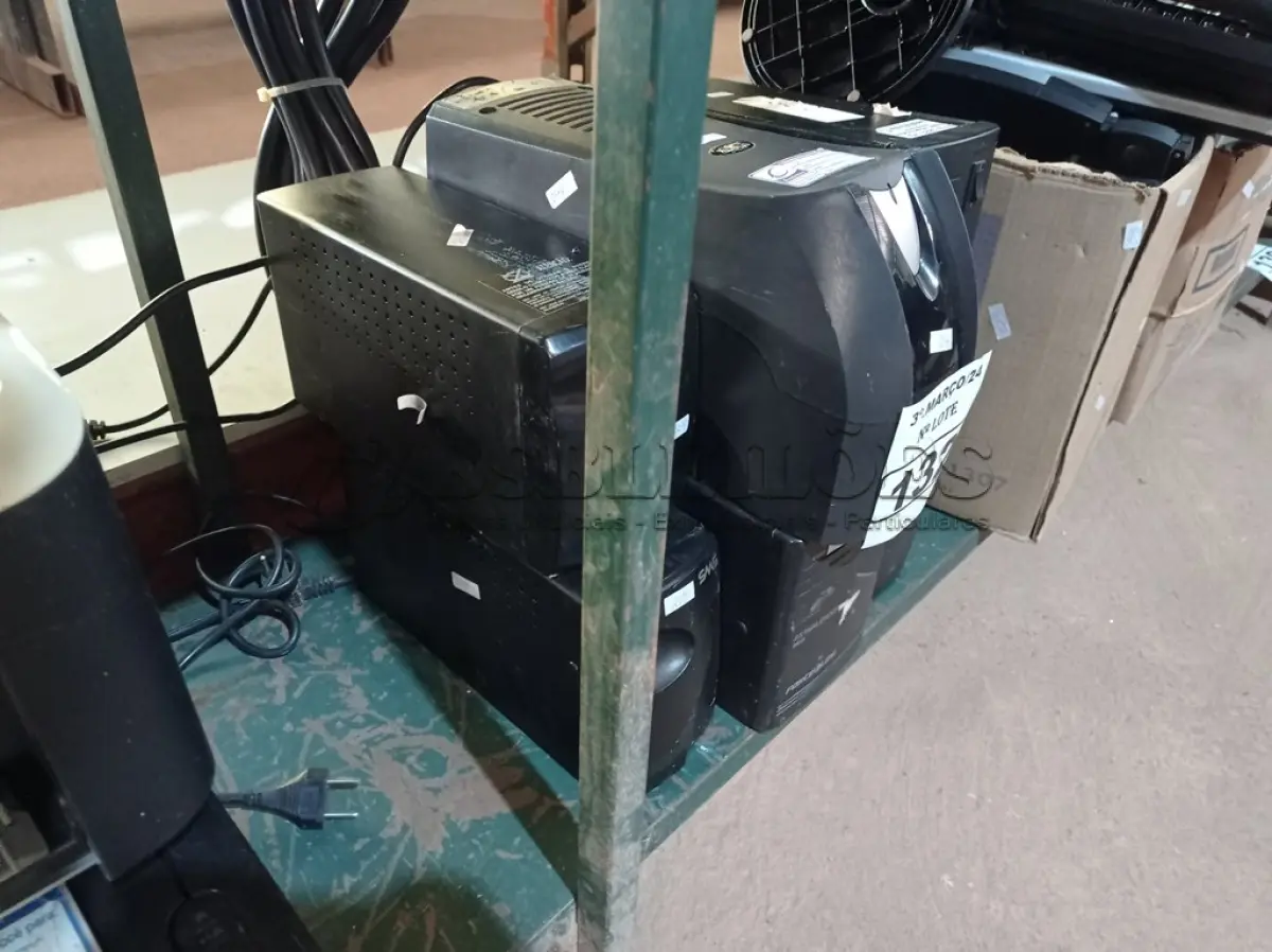 LOTE 132 - 04 ESTABILIZADORES E 03 NOBREAKS MARCAS E MODELOS DIVERSOS PARA RETIRADA DE PEÇAS. (NO ESTADO) ATENÇÃO! FAZER A VISITAÇÃO ANTES DE ARREMATAR, NÃO SABEMOS SE FUNCIONA. LEILÃO NÃO TEM GARANTIA E NEM DEVOLUÇÃO, SUJEITO A POSSÍVEIS AVARIAS VISÍVEIS/OCULTAS E/OU AUSÊNCIA DE COMPONENTES.