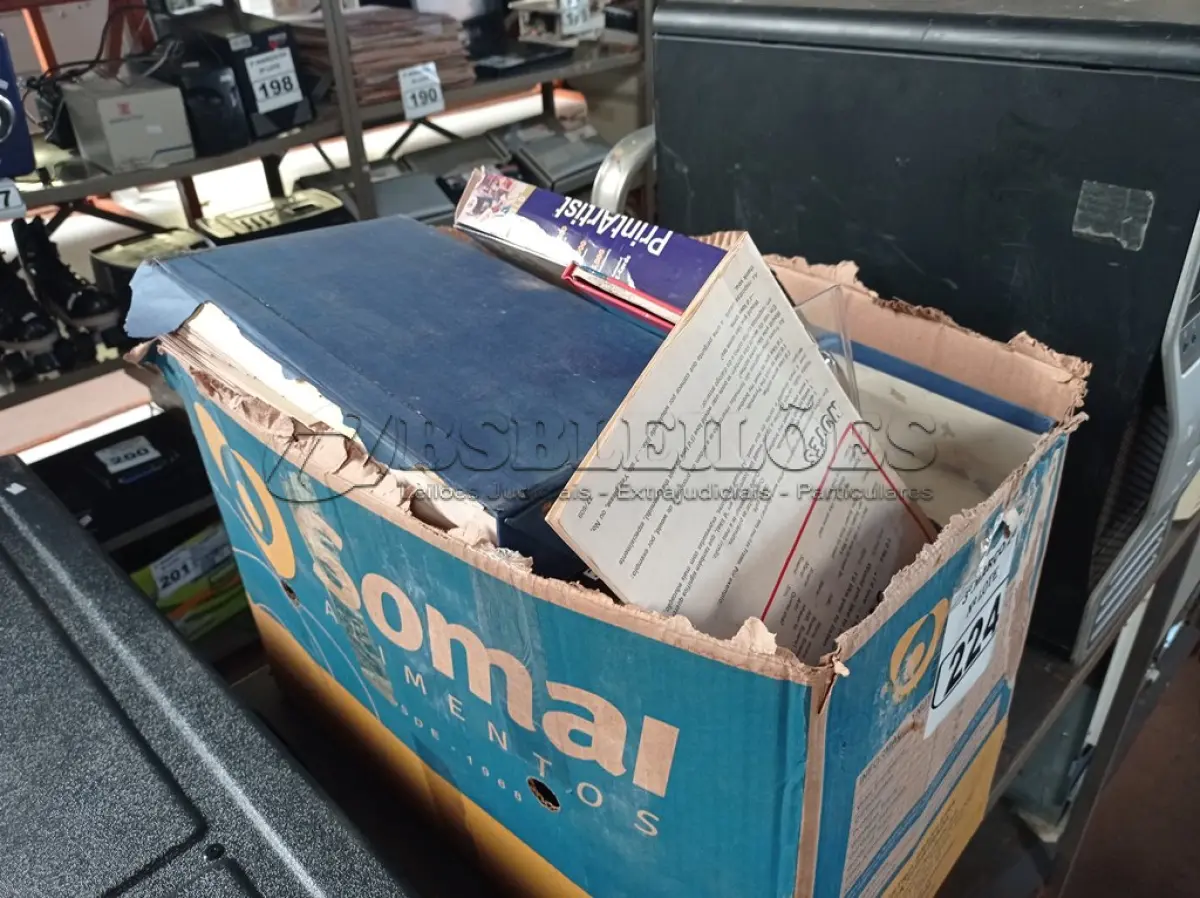 LOTE 224 - 01 LOTE COM VÁRIOS LIVROS DVD’S E FITAS CASSETE DE CURSOS DE IDIOMAS. (NO ESTADO) ATENÇÃO! FAZER A VISITAÇÃO ANTES DE ARREMATAR, NÃO SABEMOS SE FUNCIONA. LEILÃO NÃO TEM GARANTIA E NEM DEVOLUÇÃO, SUJEITO A POSSÍVEIS AVARIAS VISÍVEIS/OCULTAS E/OU AUSÊNCIA DE COMPONENTES.