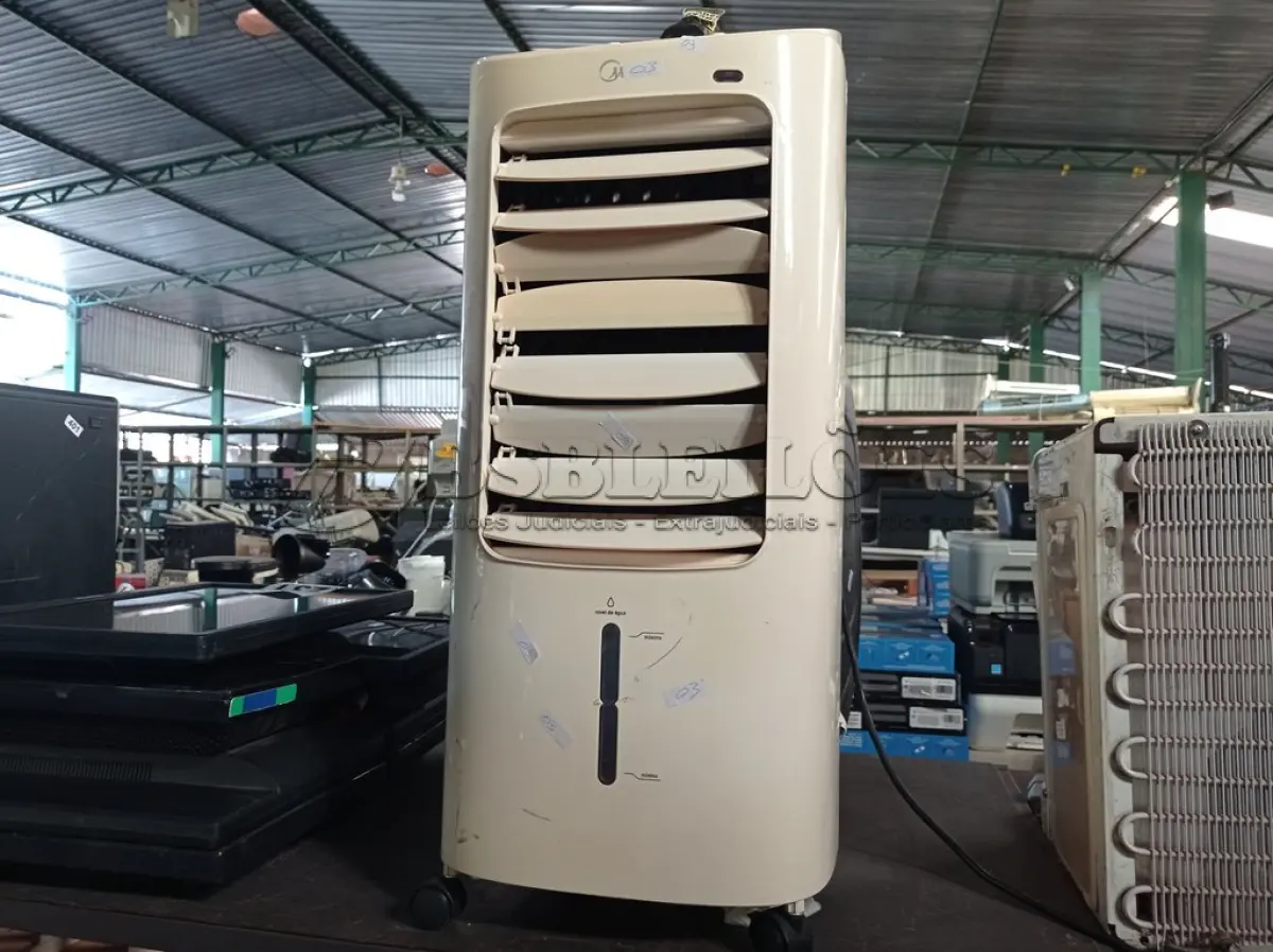 LOTE 230 - 01 CAIXA DE SOM AMPLIFICADA MARCA TRC E 01 CLIMATIZADOR. (NO ESTADO) ATENÇÃO! FAZER A VISITAÇÃO ANTES DE ARREMATAR, NÃO SABEMOS SE FUNCIONA. LEILÃO NÃO TEM GARANTIA E NEM DEVOLUÇÃO, SUJEITO A POSSÍVEIS AVARIAS VISÍVEIS/OCULTAS E/OU AUSÊNCIA DE COMPONENTES.