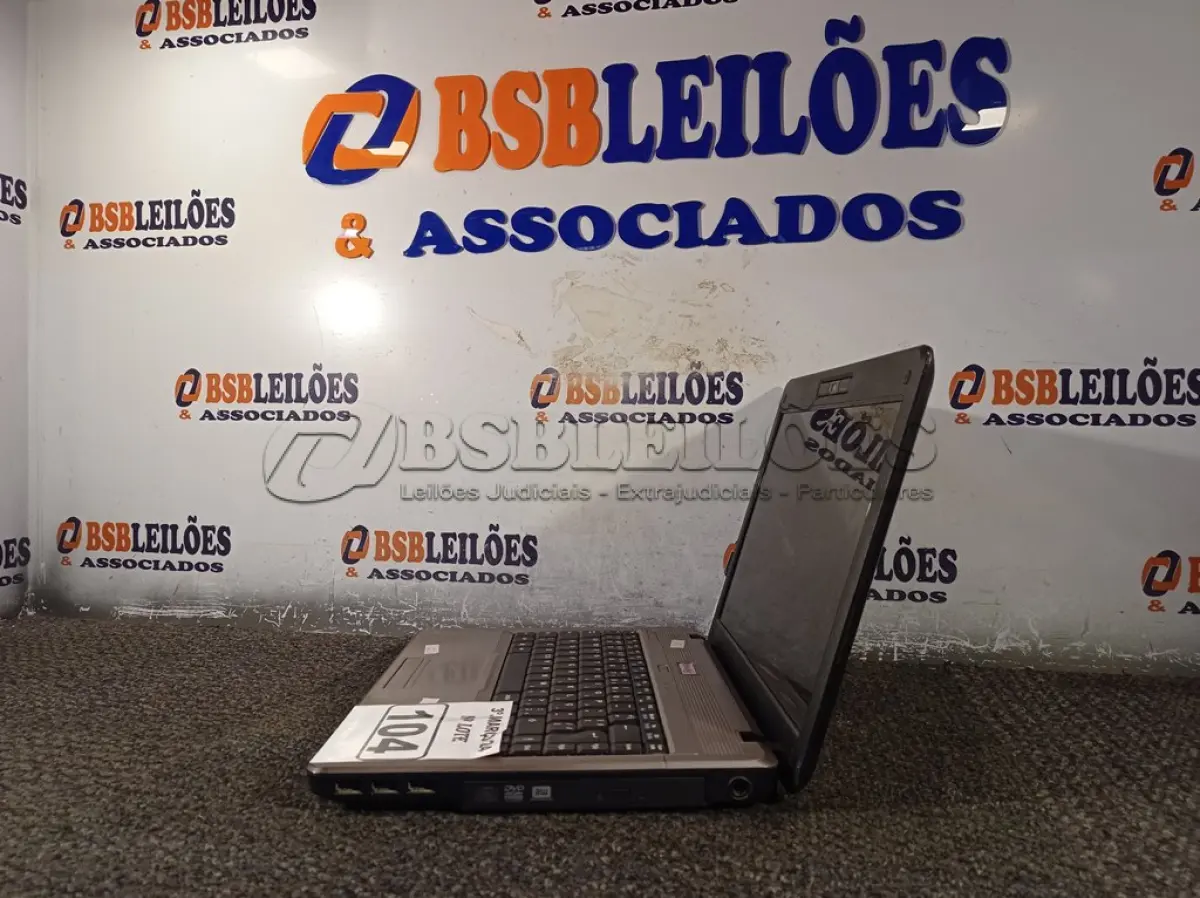 LOTE 104 - 01 NOTEBOOK MARCA VECTOR. (NO ESTADO) ATENÇÃO! FAZER A VISITAÇÃO ANTES DE ARREMATAR, NÃO SABEMOS SE FUNCIONA. LEILÃO NÃO TEM GARANTIA E NEM DEVOLUÇÃO, SUJEITO A POSSÍVEIS AVARIAS VISÍVEIS/OCULTAS E/OU AUSÊNCIA DE COMPONENTES.