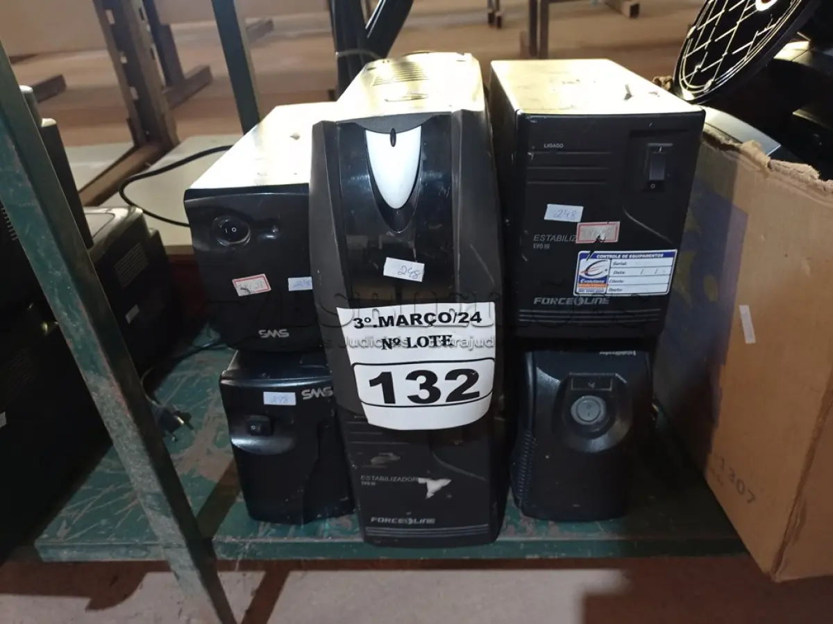 LOTE 132 - 04 ESTABILIZADORES E 03 NOBREAKS MARCAS E MODELOS DIVERSOS PARA RETIRADA DE PEÇAS. (NO ESTADO) ATENÇÃO! FAZER A VISITAÇÃO ANTES DE ARREMATAR, NÃO SABEMOS SE FUNCIONA. LEILÃO NÃO TEM GARANTIA E NEM DEVOLUÇÃO, SUJEITO A POSSÍVEIS AVARIAS VISÍVEIS/OCULTAS E/OU AUSÊNCIA DE COMPONENTES.