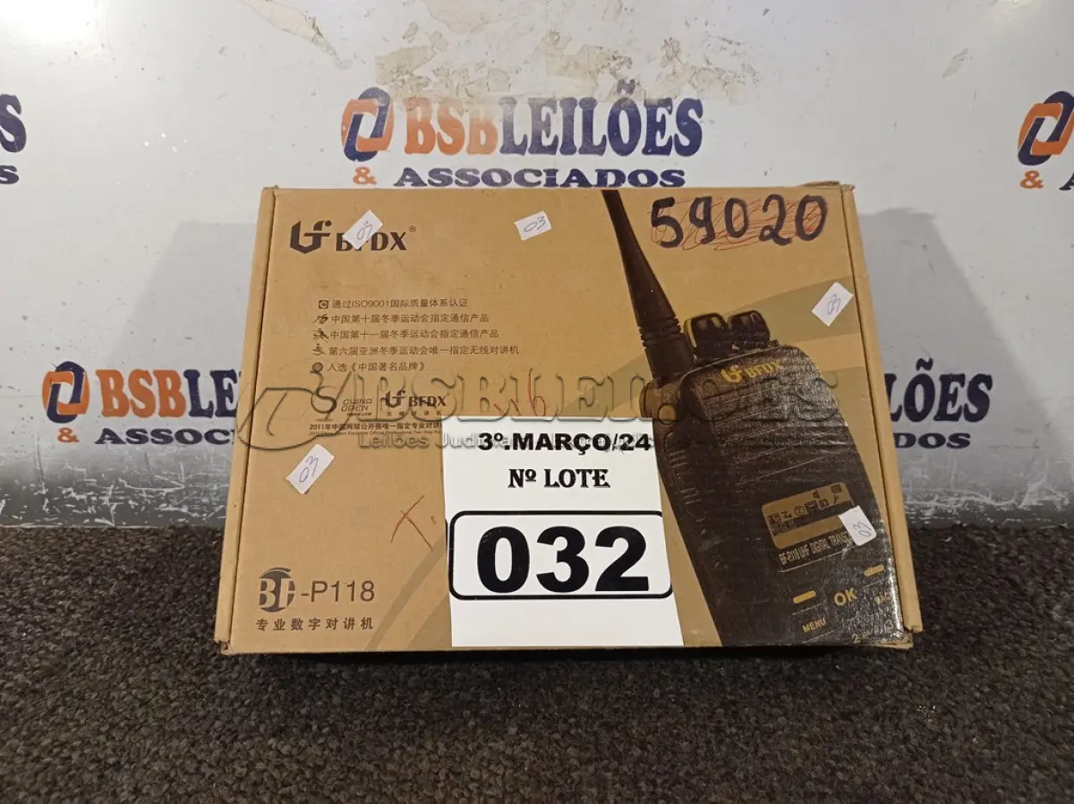 LOTE 032 - 01 RÁDIO COMUNICADOR. (NO ESTADO) ATENÇÃO! FAZER A VISITAÇÃO ANTES DE ARREMATAR, NÃO SABEMOS SE FUNCIONA. LEILÃO NÃO TEM GARANTIA E NEM DEVOLUÇÃO, SUJEITO A POSSÍVEIS AVARIAS VISÍVEIS/OCULTAS E/OU AUSÊNCIA DE COMPONENTES.