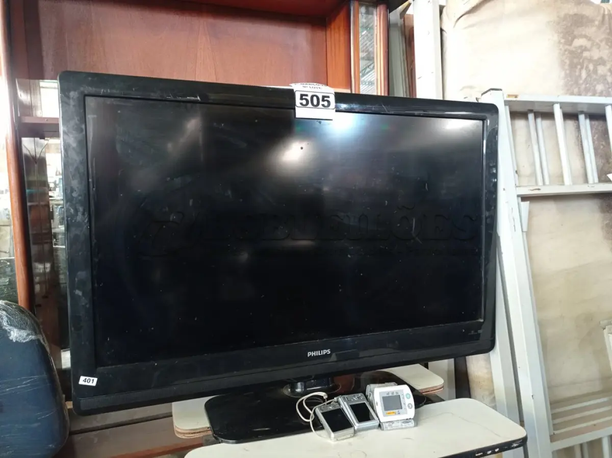 LOTE 505 - 01 TV PHILIPS, 02 CÂMERAS FOTOGRÁFICAS E 01 AFERIDOR DE PRESSÃO. (NO ESTADO) ATENÇÃO! FAZER A VISITAÇÃO ANTES DE ARREMATAR, NÃO SABEMOS SE FUNCIONA. LEILÃO NÃO TEM GARANTIA E NEM DEVOLUÇÃO, SUJEITO A POSSÍVEIS AVARIAS VISÍVEIS/OCULTAS E/OU AUSÊNCIA DE COMPONENTES.