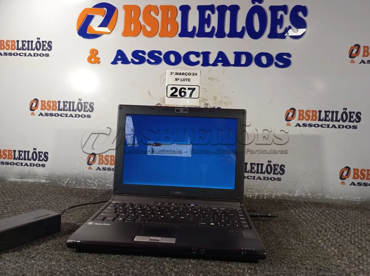 LOTE 267 - 01 NOTEBOOK MARCA ITAUTEC COM FONTE. (NO ESTADO) ATENÇÃO! FAZER A VISITAÇÃO ANTES DE ARREMATAR, NÃO SABEMOS SE FUNCIONA. LEILÃO NÃO TEM GARANTIA E NEM DEVOLUÇÃO, SUJEITO A POSSÍVEIS AVARIAS VISÍVEIS/OCULTAS E/OU AUSÊNCIA DE COMPONENTES.