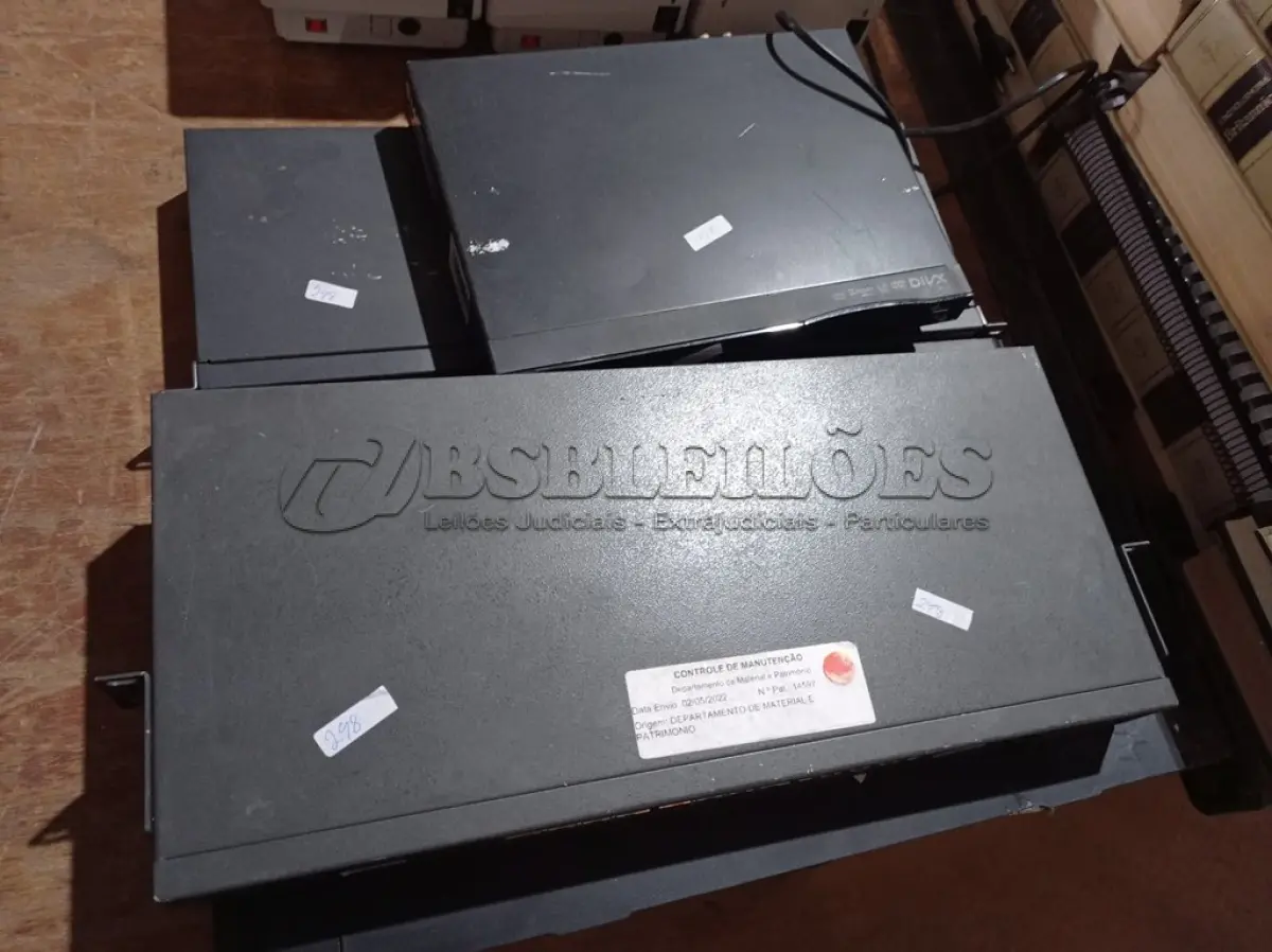 LOTE 250 - 01 SCANNER, 01 DVD, 02 SWITCHES E 01 NOTEBOOK MARCAS E MODELOS DIVERSOS. (NO ESTADO) ATENÇÃO! FAZER A VISITAÇÃO ANTES DE ARREMATAR, NÃO SABEMOS SE FUNCIONA. LEILÃO NÃO TEM GARANTIA E NEM DEVOLUÇÃO, SUJEITO A POSSÍVEIS AVARIAS VISÍVEIS/OCULTAS E/OU AUSÊNCIA DE COMPONENTES.
