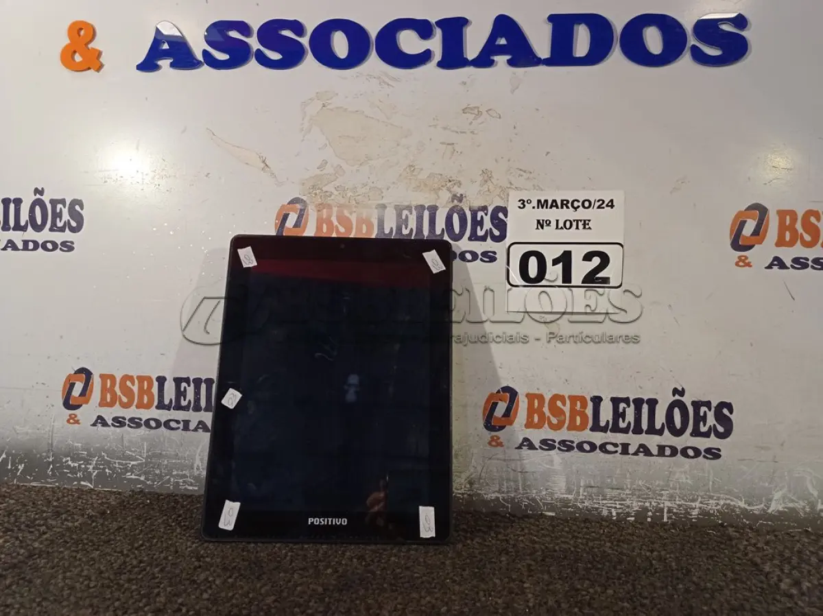LOTE 012 - 01 TABLET MARCA POSITIVO. (NO ESTADO) ATENÇÃO! FAZER A VISITAÇÃO ANTES DE ARREMATAR, NÃO SABEMOS SE FUNCIONA. LEILÃO NÃO TEM GARANTIA E NEM DEVOLUÇÃO, SUJEITO A POSSÍVEIS AVARIAS VISÍVEIS/OCULTAS E/OU AUSÊNCIA DE COMPONENTES.