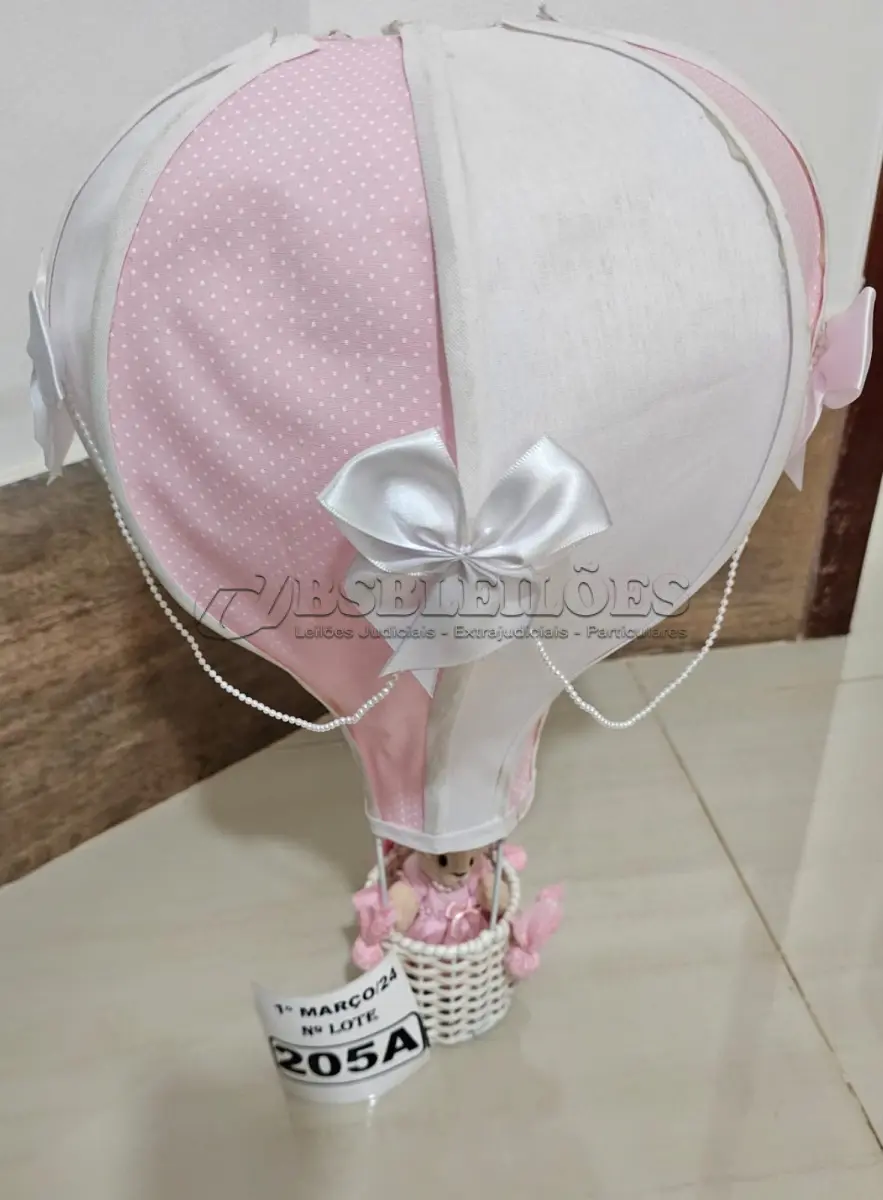 LOTE 205 - 01 LUMINÁRIA DE BALÃO COM URSINHO (56CM) (NOVO) (NO ESTADO)