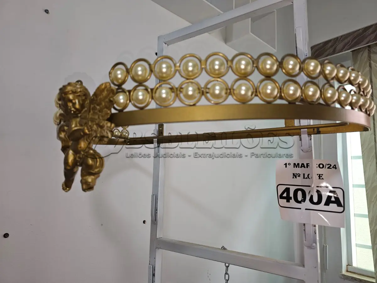 LOTE 400 - 01 DOSSEL DE PAREDE DOURADO ANJINHO COM PÉROLAS (NOVO) (NO ESTADO)