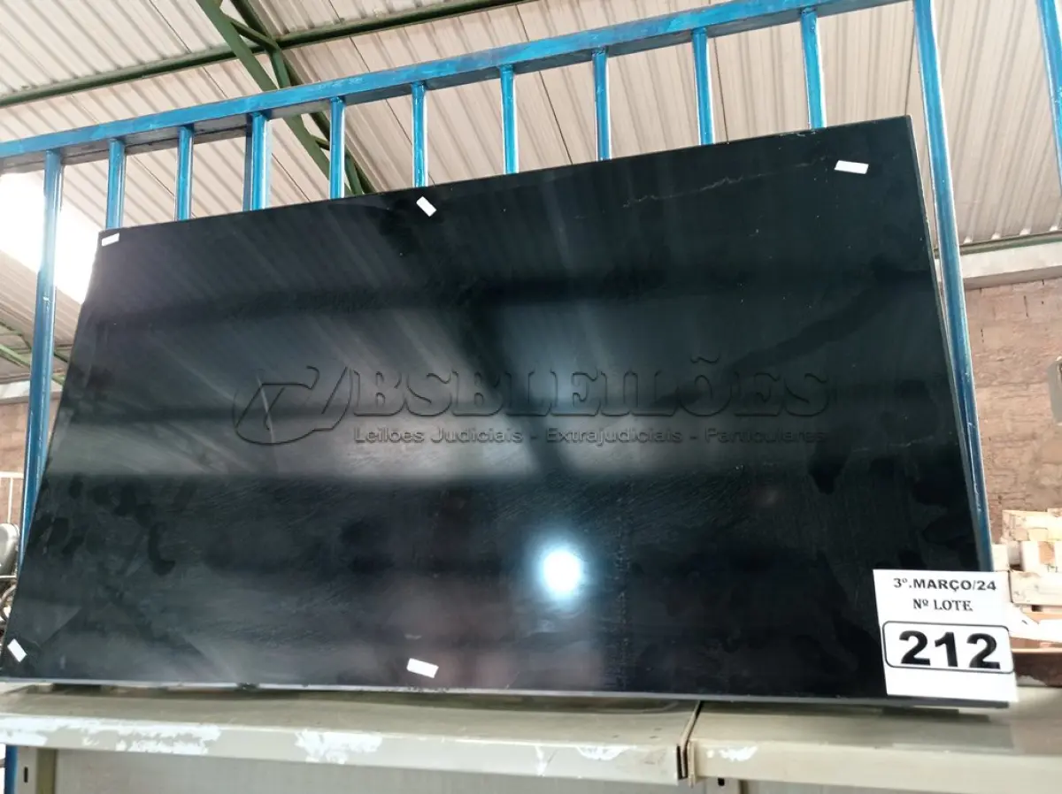 LOTE 212 - 01 PAINEL ELETRÔNICO MARCA SAMSUNG COM AVARIAS PARA RETIRADA DE PEÇAS. (NO ESTADO) ATENÇÃO! FAZER A VISITAÇÃO ANTES DE ARREMATAR, NÃO SABEMOS SE FUNCIONA. LEILÃO NÃO TEM GARANTIA E NEM DEVOLUÇÃO, SUJEITO A POSSÍVEIS AVARIAS VISÍVEIS/OCULTAS E/OU AUSÊNCIA DE COMPONENTES.