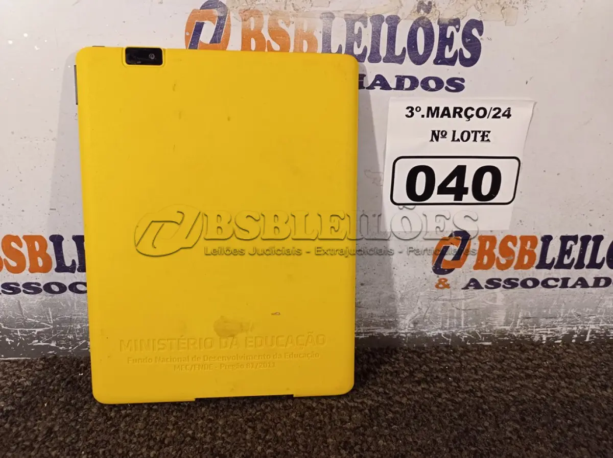 LOTE 040 - 01 TABLET MARCA POSITIVO. (NO ESTADO) ATENÇÃO! FAZER A VISITAÇÃO ANTES DE ARREMATAR, NÃO SABEMOS SE FUNCIONA. LEILÃO NÃO TEM GARANTIA E NEM DEVOLUÇÃO, SUJEITO A POSSÍVEIS AVARIAS VISÍVEIS/OCULTAS E/OU AUSÊNCIA DE COMPONENTES.
