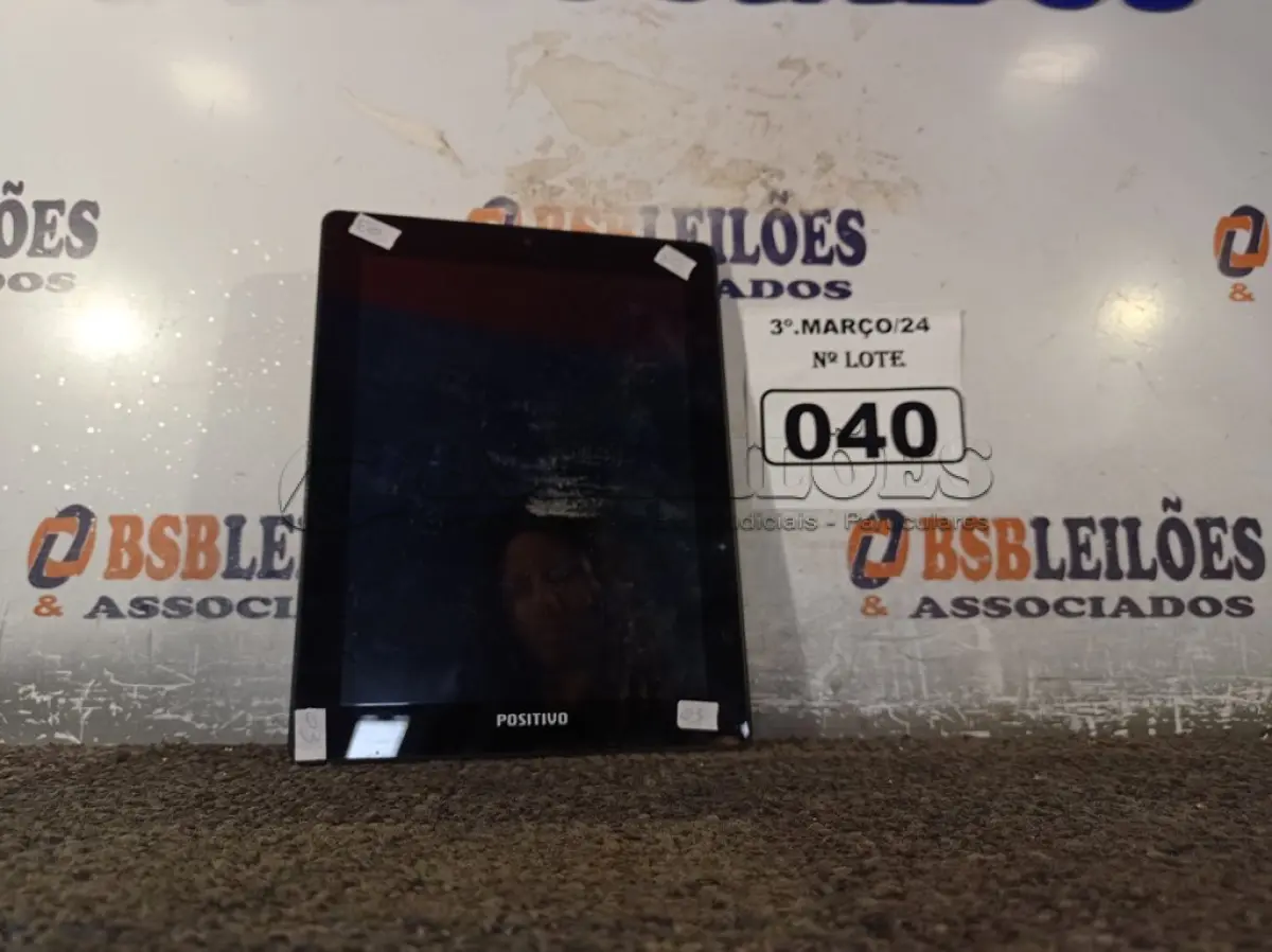 LOTE 040 - 01 TABLET MARCA POSITIVO. (NO ESTADO) ATENÇÃO! FAZER A VISITAÇÃO ANTES DE ARREMATAR, NÃO SABEMOS SE FUNCIONA. LEILÃO NÃO TEM GARANTIA E NEM DEVOLUÇÃO, SUJEITO A POSSÍVEIS AVARIAS VISÍVEIS/OCULTAS E/OU AUSÊNCIA DE COMPONENTES.