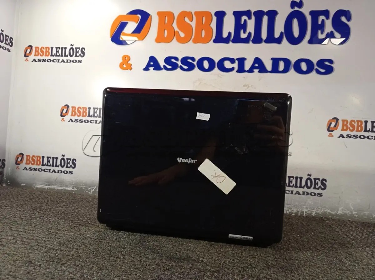 LOTE 107 - 01 NOTEBOOK MARCA VECTOR. (NO ESTADO) ATENÇÃO! FAZER A VISITAÇÃO ANTES DE ARREMATAR, NÃO SABEMOS SE FUNCIONA. LEILÃO NÃO TEM GARANTIA E NEM DEVOLUÇÃO, SUJEITO A POSSÍVEIS AVARIAS VISÍVEIS/OCULTAS E/OU AUSÊNCIA DE COMPONENTES.