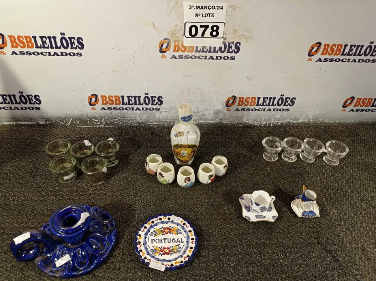 LOTE 078 - 01 LOTE COM OBJETOS DECORATIVOS DIVERSOS. (NO ESTADO) ATENÇÃO! FAZER A VISITAÇÃO ANTES DE ARREMATAR, NÃO SABEMOS SE FUNCIONA. LEILÃO NÃO TEM GARANTIA E NEM DEVOLUÇÃO, SUJEITO A POSSÍVEIS AVARIAS VISÍVEIS/OCULTAS E/OU AUSÊNCIA DE COMPONENTES.