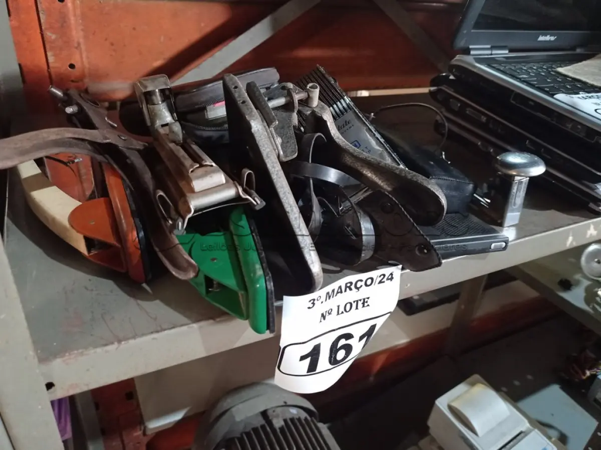 LOTE 161 - 01 LOTE COM GRAMPEADORES E PERIFÉRICOS DIVERSOS. (NO ESTADO) ATENÇÃO! FAZER A VISITAÇÃO ANTES DE ARREMATAR, NÃO SABEMOS SE FUNCIONA. LEILÃO NÃO TEM GARANTIA E NEM DEVOLUÇÃO, SUJEITO A POSSÍVEIS AVARIAS VISÍVEIS/OCULTAS E/OU AUSÊNCIA DE COMPONENTES.