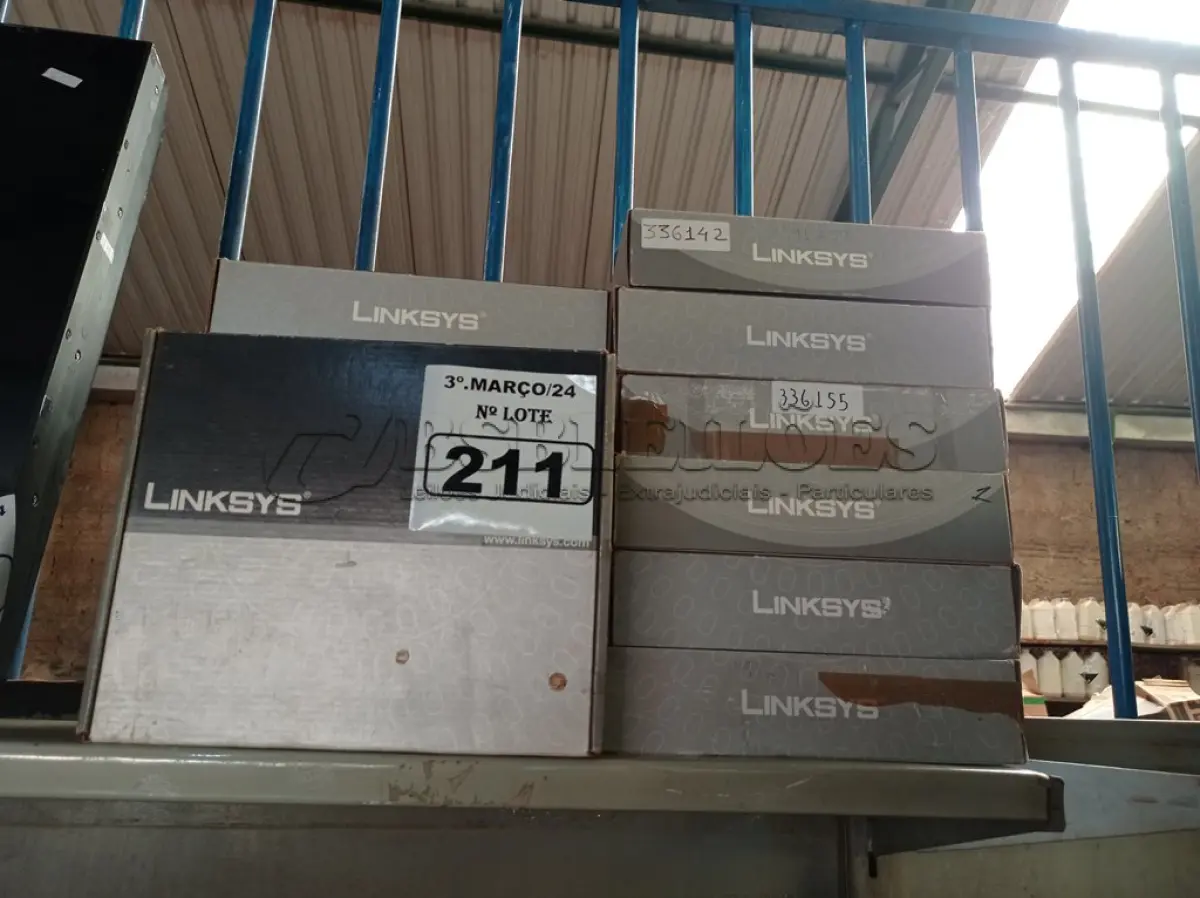 LOTE 211 - 12 ROTEADORES LINKSYS. (NO ESTADO) ATENÇÃO! FAZER A VISITAÇÃO ANTES DE ARREMATAR, NÃO SABEMOS SE FUNCIONA. LEILÃO NÃO TEM GARANTIA E NEM DEVOLUÇÃO, SUJEITO A POSSÍVEIS AVARIAS VISÍVEIS/OCULTAS E/OU AUSÊNCIA DE COMPONENTES.