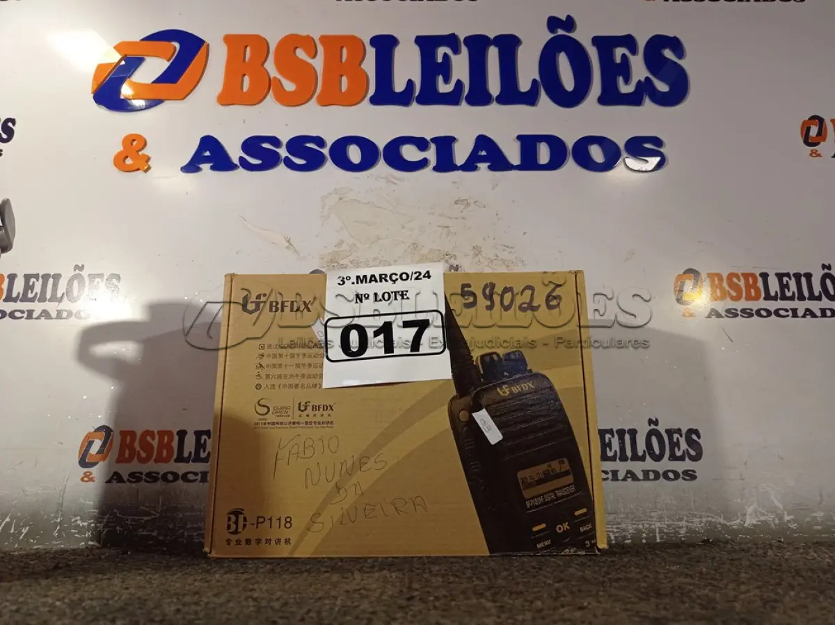 LOTE 017 - 01 RÁDIO COMUNICADOR. (NO ESTADO) ATENÇÃO! FAZER A VISITAÇÃO ANTES DE ARREMATAR, NÃO SABEMOS SE FUNCIONA. LEILÃO NÃO TEM GARANTIA E NEM DEVOLUÇÃO, SUJEITO A POSSÍVEIS AVARIAS VISÍVEIS/OCULTAS E/OU AUSÊNCIA DE COMPONENTES.