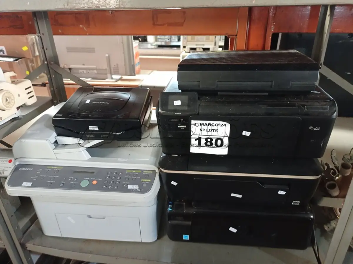 LOTE 180 - 04 IMPRESSORAS, 01 SUCATA DE VIDEOGAME E 01 MÁQUINA DE ESCREVER MARCAS E MODELOS DIVERSOS. (NO ESTADO) ATENÇÃO! FAZER A VISITAÇÃO ANTES DE ARREMATAR, NÃO SABEMOS SE FUNCIONA. LEILÃO NÃO TEM GARANTIA E NEM DEVOLUÇÃO, SUJEITO A POSSÍVEIS AVARIAS VISÍVEIS/OCULTAS E/OU AUSÊNCIA DE COMPONENTES.