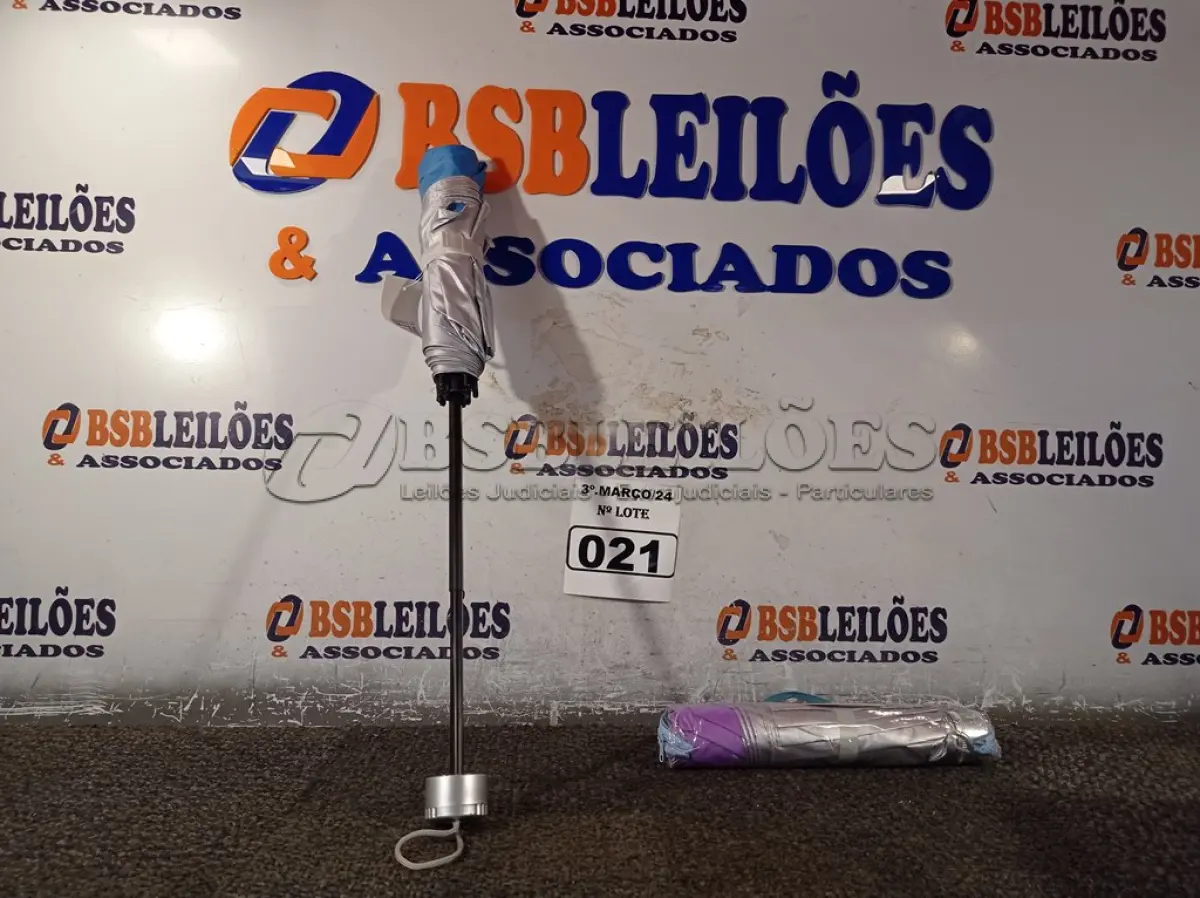 LOTE 021 - 02 GUARDA-CHUVAS PEQUENOS. (NO ESTADO) ATENÇÃO! FAZER A VISITAÇÃO ANTES DE ARREMATAR, NÃO SABEMOS SE FUNCIONA. LEILÃO NÃO TEM GARANTIA E NEM DEVOLUÇÃO, SUJEITO A POSSÍVEIS AVARIAS VISÍVEIS/OCULTAS E/OU AUSÊNCIA DE COMPONENTES.