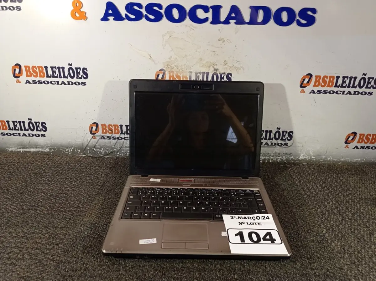 LOTE 104 - 01 NOTEBOOK MARCA VECTOR. (NO ESTADO) ATENÇÃO! FAZER A VISITAÇÃO ANTES DE ARREMATAR, NÃO SABEMOS SE FUNCIONA. LEILÃO NÃO TEM GARANTIA E NEM DEVOLUÇÃO, SUJEITO A POSSÍVEIS AVARIAS VISÍVEIS/OCULTAS E/OU AUSÊNCIA DE COMPONENTES.
