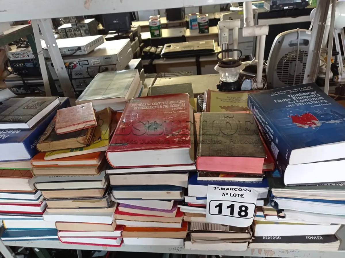 LOTE 118 - 01 LOTE COM LIVROS DIVERSOS. (NO ESTADO) ATENÇÃO! FAZER A VISITAÇÃO ANTES DE ARREMATAR, NÃO SABEMOS SE FUNCIONA. LEILÃO NÃO TEM GARANTIA E NEM DEVOLUÇÃO, SUJEITO A POSSÍVEIS AVARIAS VISÍVEIS/OCULTAS E/OU AUSÊNCIA DE COMPONENTES.
