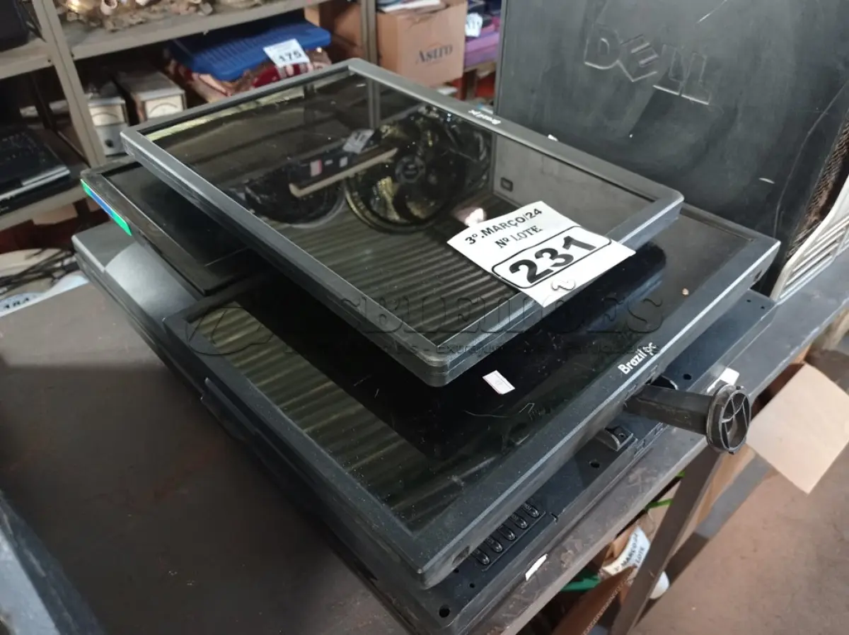 LOTE 231 - 07 MONITORES MARCAS E MODELOS DIVERSOS PARA RETIRADA DE PEÇAS. (NO ESTADO) ATENÇÃO! FAZER A VISITAÇÃO ANTES DE ARREMATAR, NÃO SABEMOS SE FUNCIONA. LEILÃO NÃO TEM GARANTIA E NEM DEVOLUÇÃO, SUJEITO A POSSÍVEIS AVARIAS VISÍVEIS/OCULTAS E/OU AUSÊNCIA DE COMPONENTES.