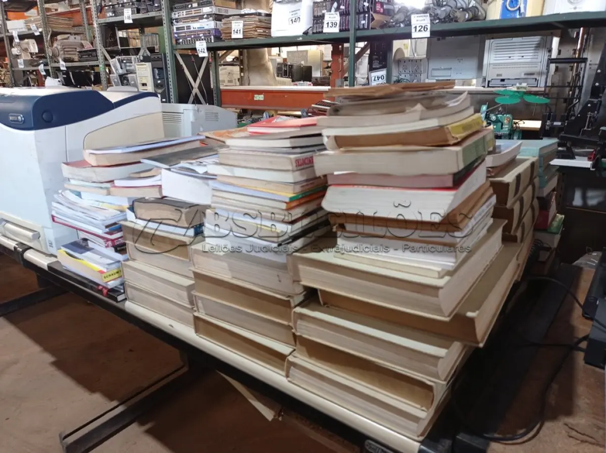 LOTE 248 - 01 LOTE COM LIVROS DIVERSOS. (NO ESTADO) ATENÇÃO! FAZER A VISITAÇÃO ANTES DE ARREMATAR, NÃO SABEMOS SE FUNCIONA. LEILÃO NÃO TEM GARANTIA E NEM DEVOLUÇÃO, SUJEITO A POSSÍVEIS AVARIAS VISÍVEIS/OCULTAS E/OU AUSÊNCIA DE COMPONENTES.