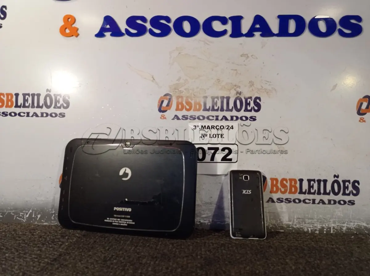 LOTE 072 - 01 CELULAR E 01 TABLET MARCAS E MODELOS DIVERSOS PARA RETIRADA DE PEÇAS. (NO ESTADO) ATENÇÃO! FAZER A VISITAÇÃO ANTES DE ARREMATAR, NÃO SABEMOS SE FUNCIONA. LEILÃO NÃO TEM GARANTIA E NEM DEVOLUÇÃO, SUJEITO A POSSÍVEIS AVARIAS VISÍVEIS/OCULTAS E/OU AUSÊNCIA DE COMPONENTES.