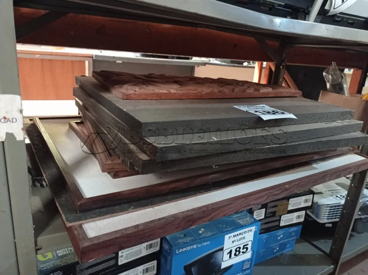LOTE 186 - 01 LOTE COM QUADROS DECORATIVOS DIVERSOS. (NO ESTADO) ATENÇÃO! FAZER A VISITAÇÃO ANTES DE ARREMATAR, NÃO SABEMOS SE FUNCIONA. LEILÃO NÃO TEM GARANTIA E NEM DEVOLUÇÃO, SUJEITO A POSSÍVEIS AVARIAS VISÍVEIS/OCULTAS E/OU AUSÊNCIA DE COMPONENTES.