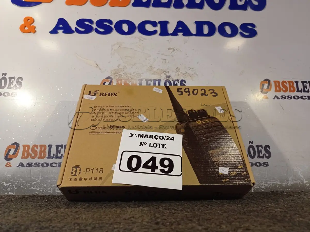 LOTE 049 - 01 RÁDIO COMUNICADOR. (NO ESTADO) ATENÇÃO! FAZER A VISITAÇÃO ANTES DE ARREMATAR, NÃO SABEMOS SE FUNCIONA. LEILÃO NÃO TEM GARANTIA E NEM DEVOLUÇÃO, SUJEITO A POSSÍVEIS AVARIAS VISÍVEIS/OCULTAS E/OU AUSÊNCIA DE COMPONENTES.