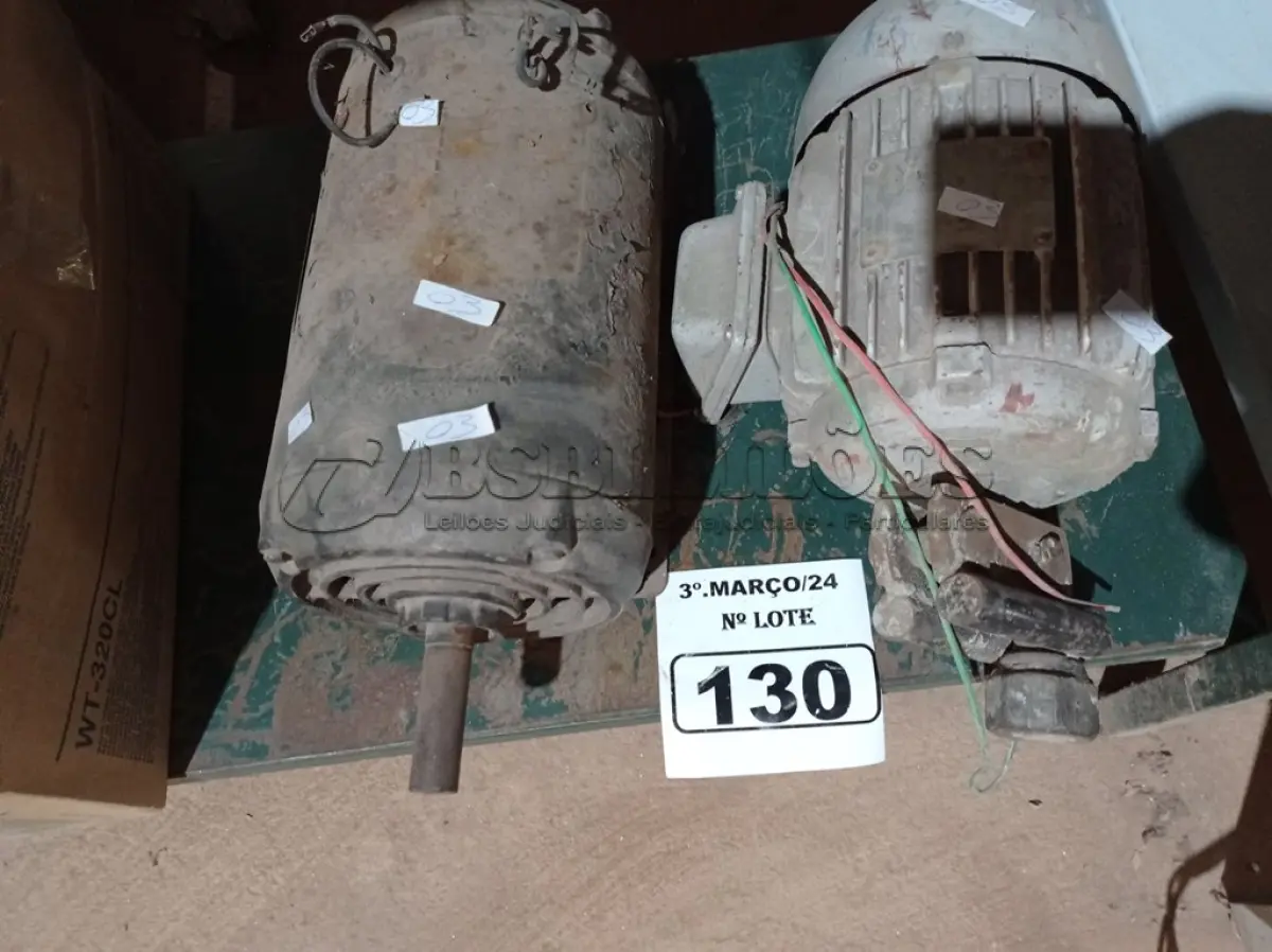 LOTE 130 - 02 MOTORES ELÉTRICOS MARCAS E MODELOS DIVERSOS. (NO ESTADO) ATENÇÃO! FAZER A VISITAÇÃO ANTES DE ARREMATAR, NÃO SABEMOS SE FUNCIONA. LEILÃO NÃO TEM GARANTIA E NEM DEVOLUÇÃO, SUJEITO A POSSÍVEIS AVARIAS VISÍVEIS/OCULTAS E/OU AUSÊNCIA DE COMPONENTES.
