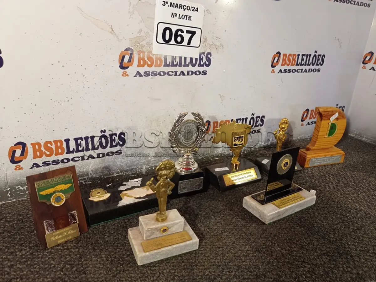 LOTE 067 - 01 LOTE COM PLACAS COMEMORATIVAS DIVERSAS. (NO ESTADO) ATENÇÃO! FAZER A VISITAÇÃO ANTES DE ARREMATAR, NÃO SABEMOS SE FUNCIONA. LEILÃO NÃO TEM GARANTIA E NEM DEVOLUÇÃO, SUJEITO A POSSÍVEIS AVARIAS VISÍVEIS/OCULTAS E/OU AUSÊNCIA DE COMPONENTES.