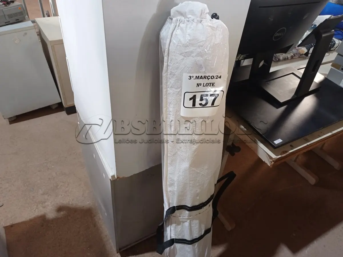 LOTE 157 - 01 TENDA GAZEBO 3X3. (NO ESTADO) ATENÇÃO! FAZER A VISITAÇÃO ANTES DE ARREMATAR, NÃO SABEMOS SE FUNCIONA. LEILÃO NÃO TEM GARANTIA E NEM DEVOLUÇÃO, SUJEITO A POSSÍVEIS AVARIAS VISÍVEIS/OCULTAS E/OU AUSÊNCIA DE COMPONENTES.