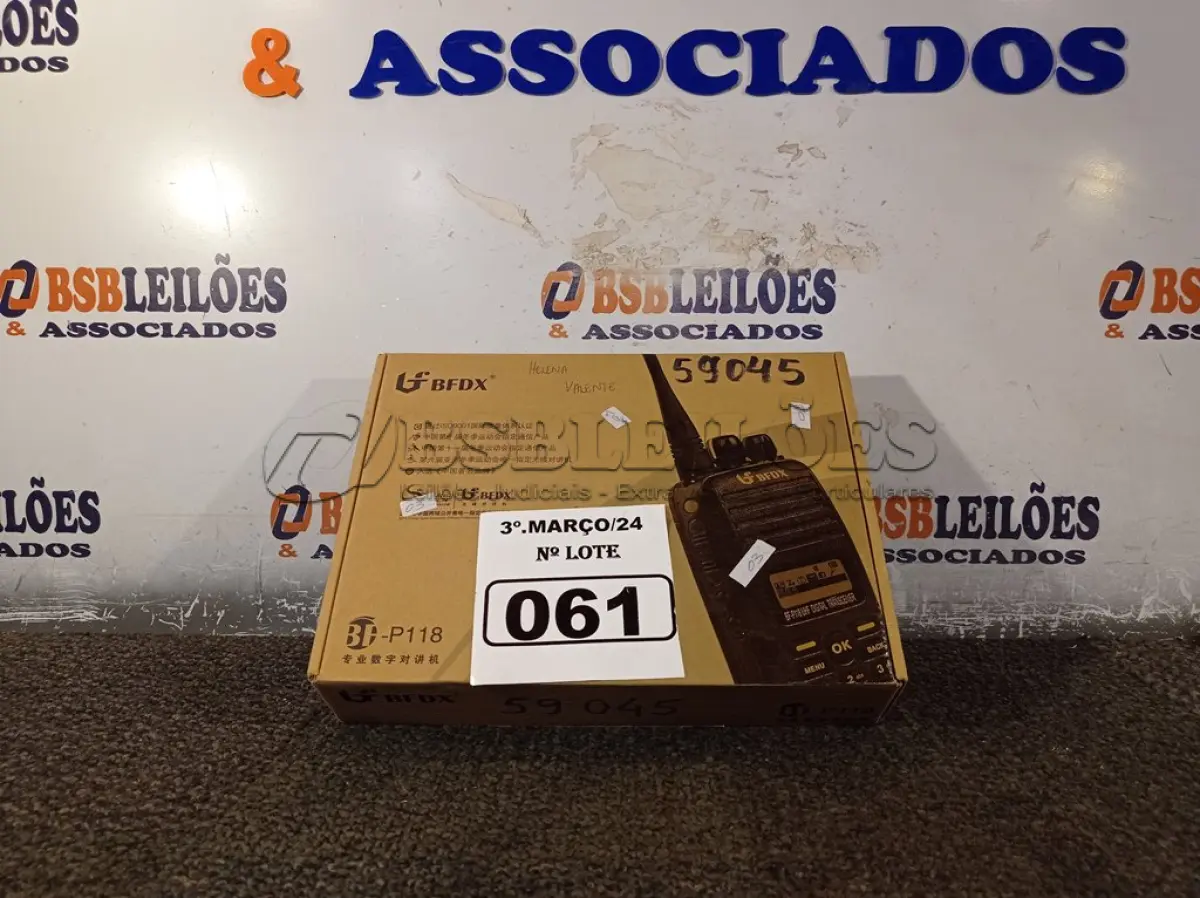 LOTE 061 - 01 RÁDIO COMUNICADOR. (NO ESTADO) ATENÇÃO! FAZER A VISITAÇÃO ANTES DE ARREMATAR, NÃO SABEMOS SE FUNCIONA. LEILÃO NÃO TEM GARANTIA E NEM DEVOLUÇÃO, SUJEITO A POSSÍVEIS AVARIAS VISÍVEIS/OCULTAS E/OU AUSÊNCIA DE COMPONENTES.